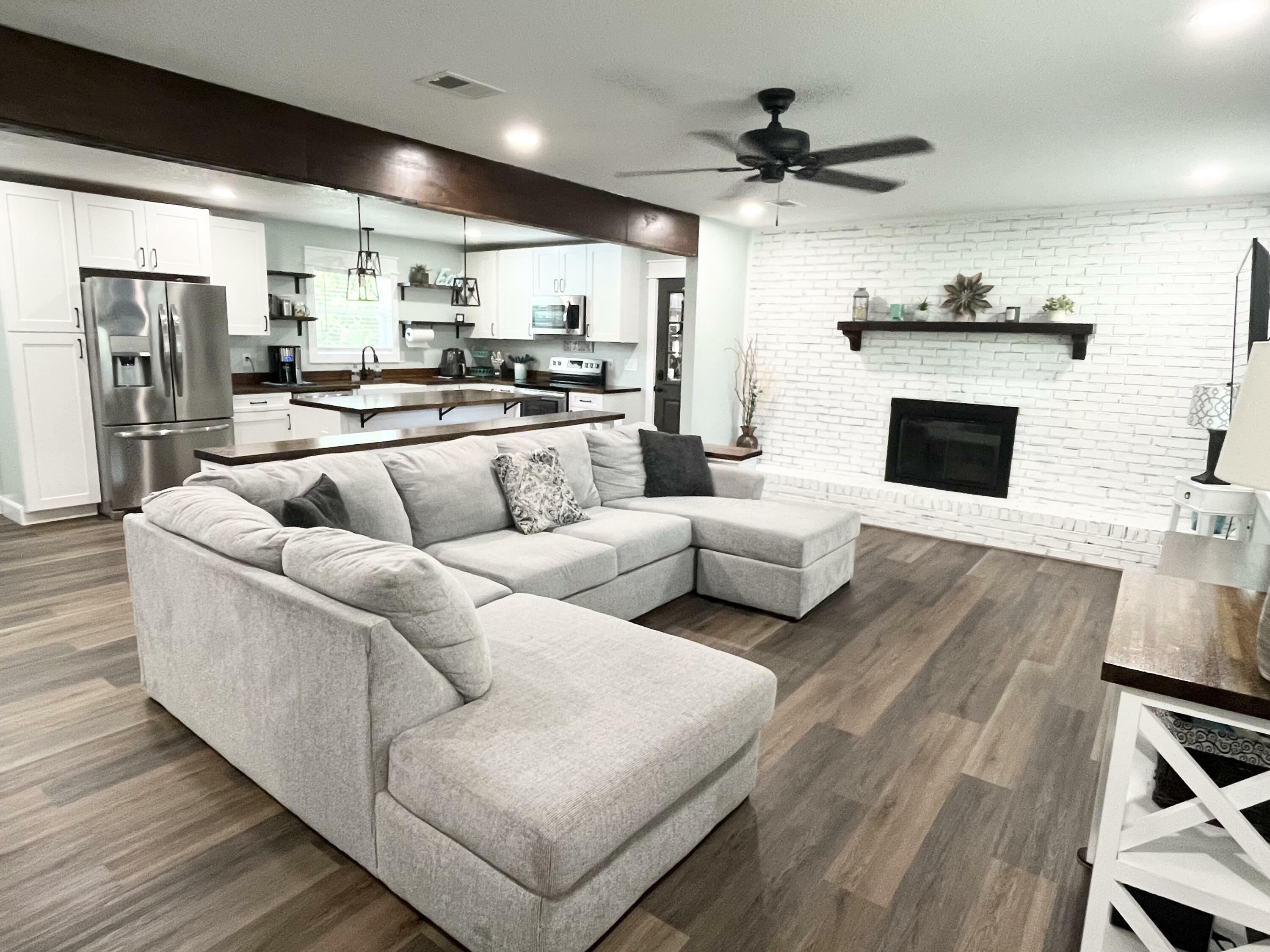 Property Photo: 612 NE Powell Drive FL 32547