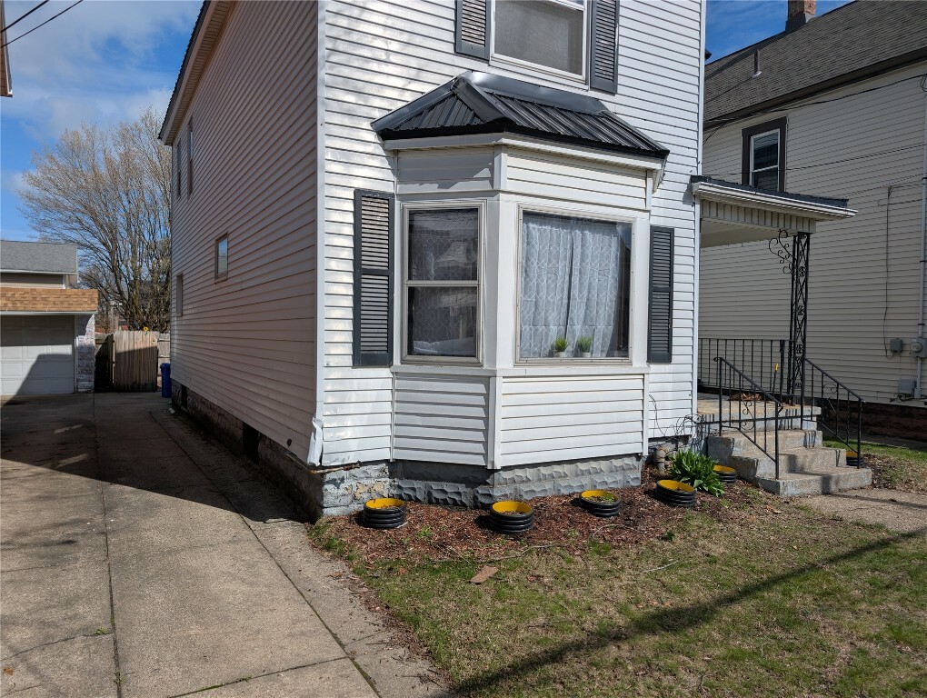 Property Photo: 1056 W 21 Street PA 16502