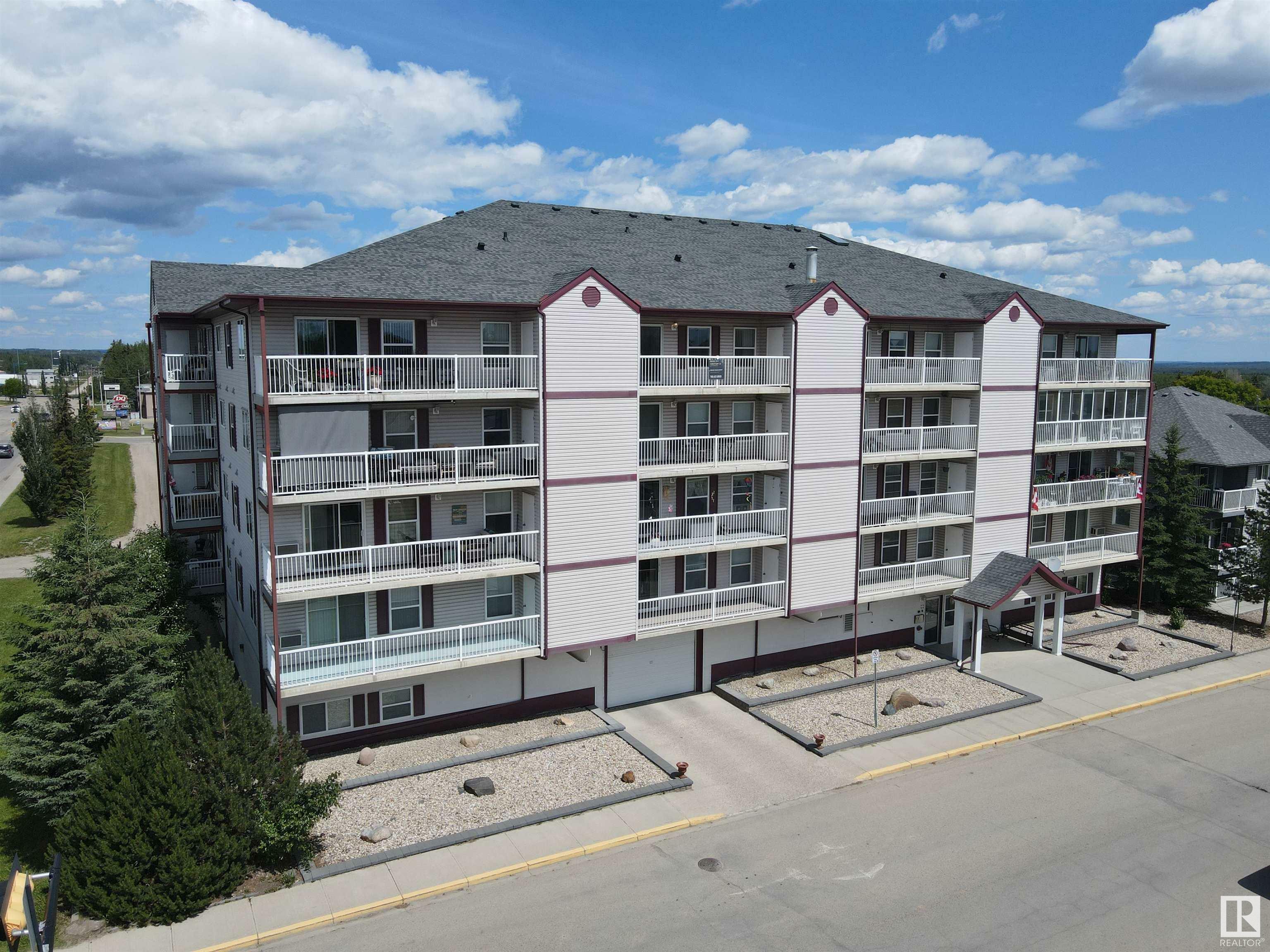 Photo de la propriété: 4900 54 Avenue 402 AB T7A 1V8