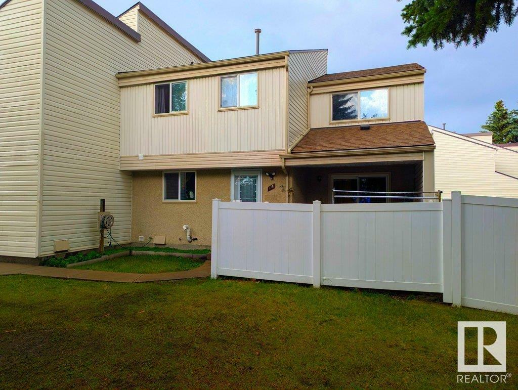 Photo de la propriété: 16 Woodvale Village NW AB T6L 1W4