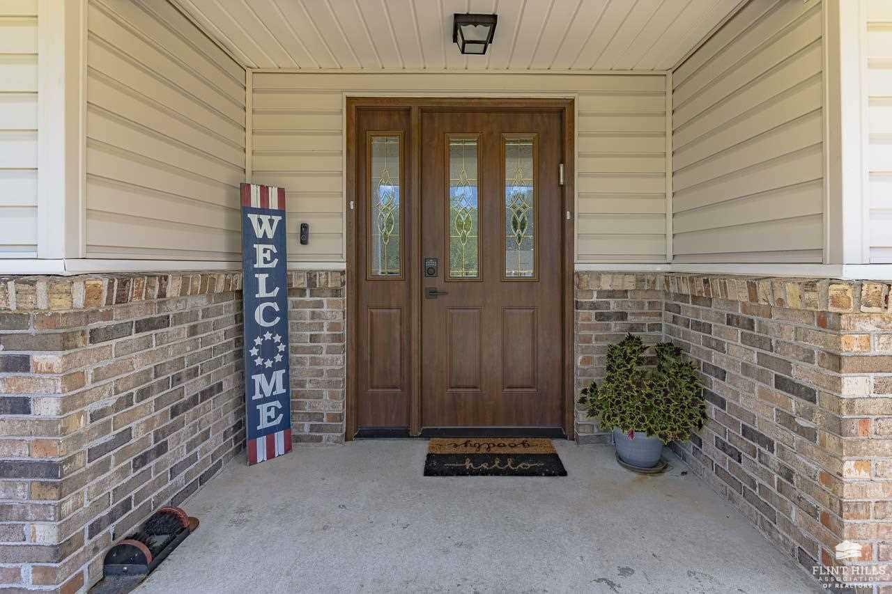Property Photo: 1519 Holly Lane KS 66441