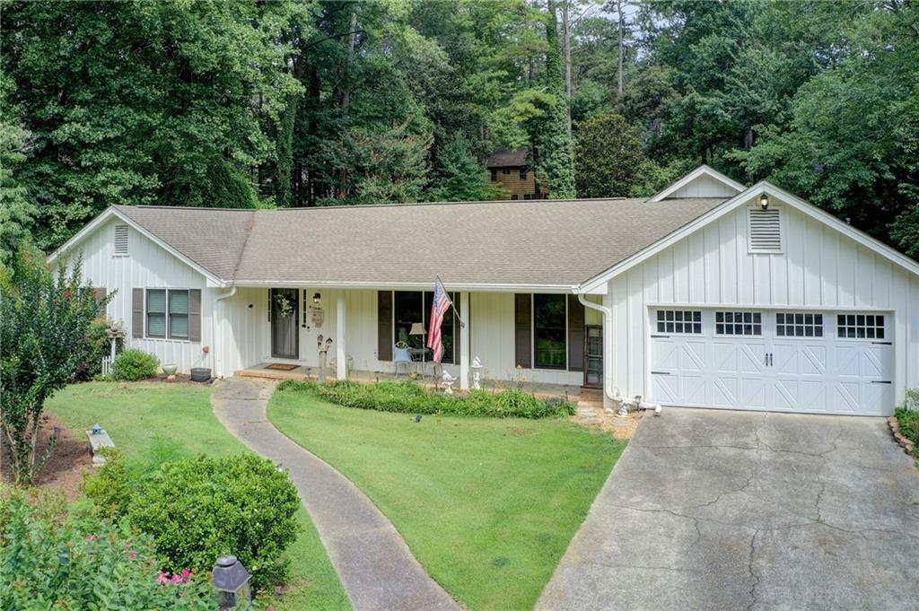 Property Photo: 2440 Weatherford Court GA 30068