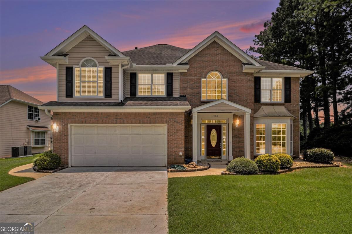 Property Photo:  1900 Green Oak Circle  GA 30043 
