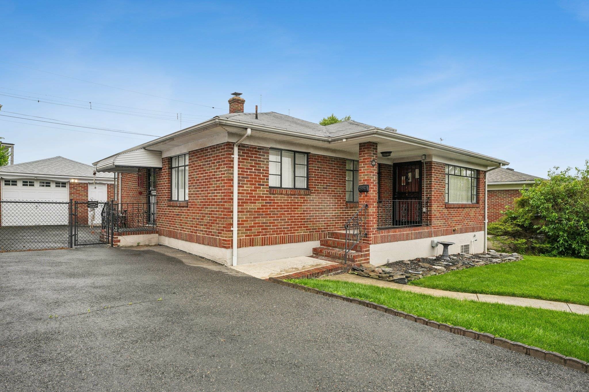 Property Photo: 21 Pikeview Terrace NJ 07094