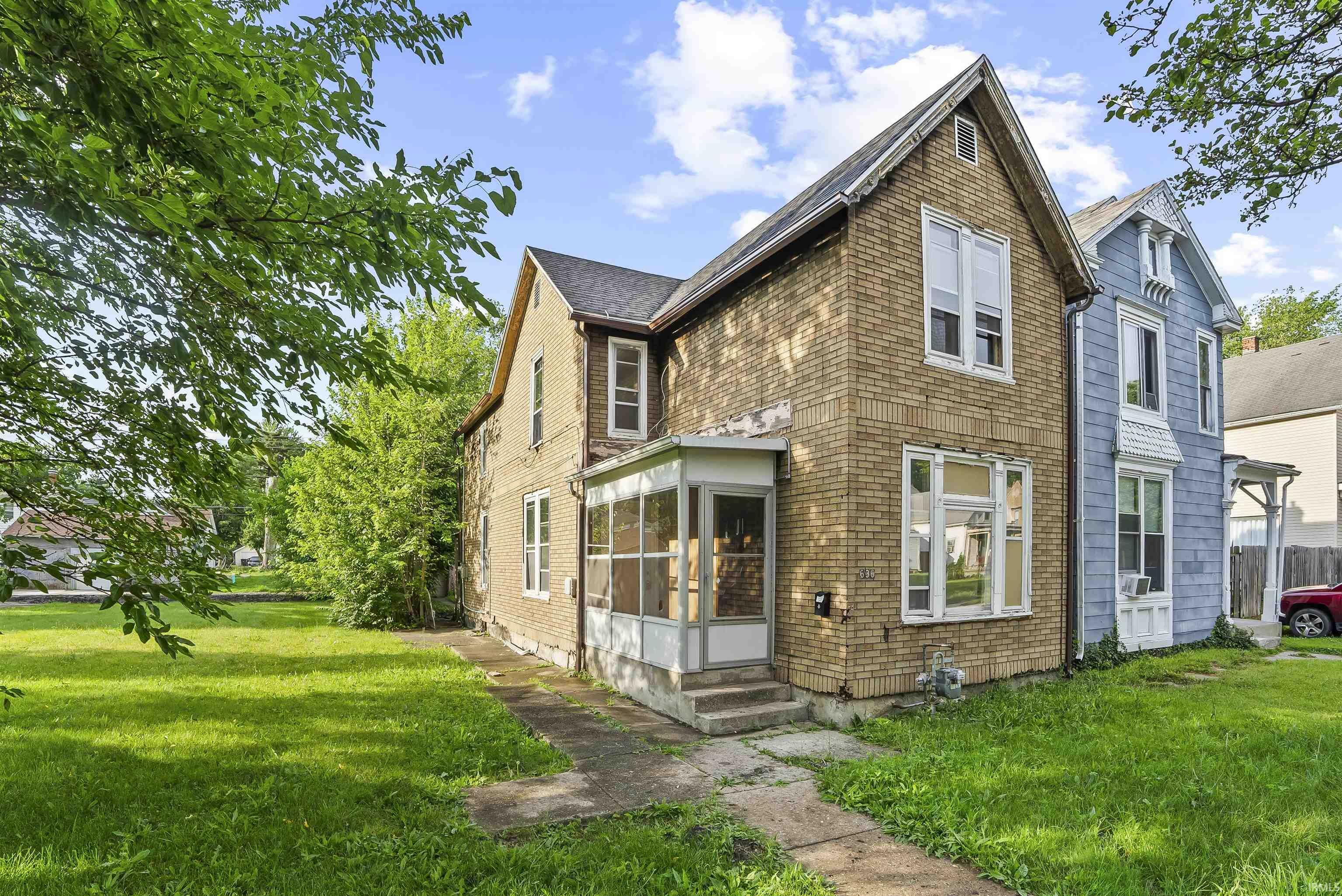 Property Photo: 636 W Creighton Avenue IN 46807-1207
