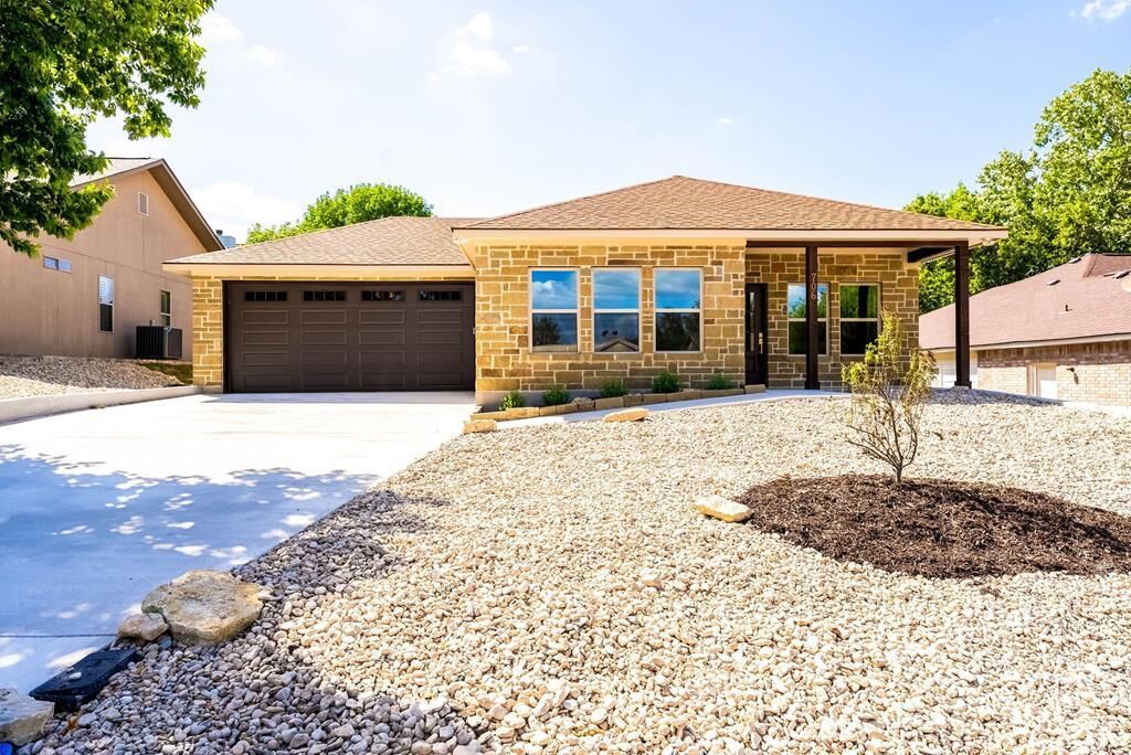 Property Photo: 706 Oak Valley Dr TX 78028