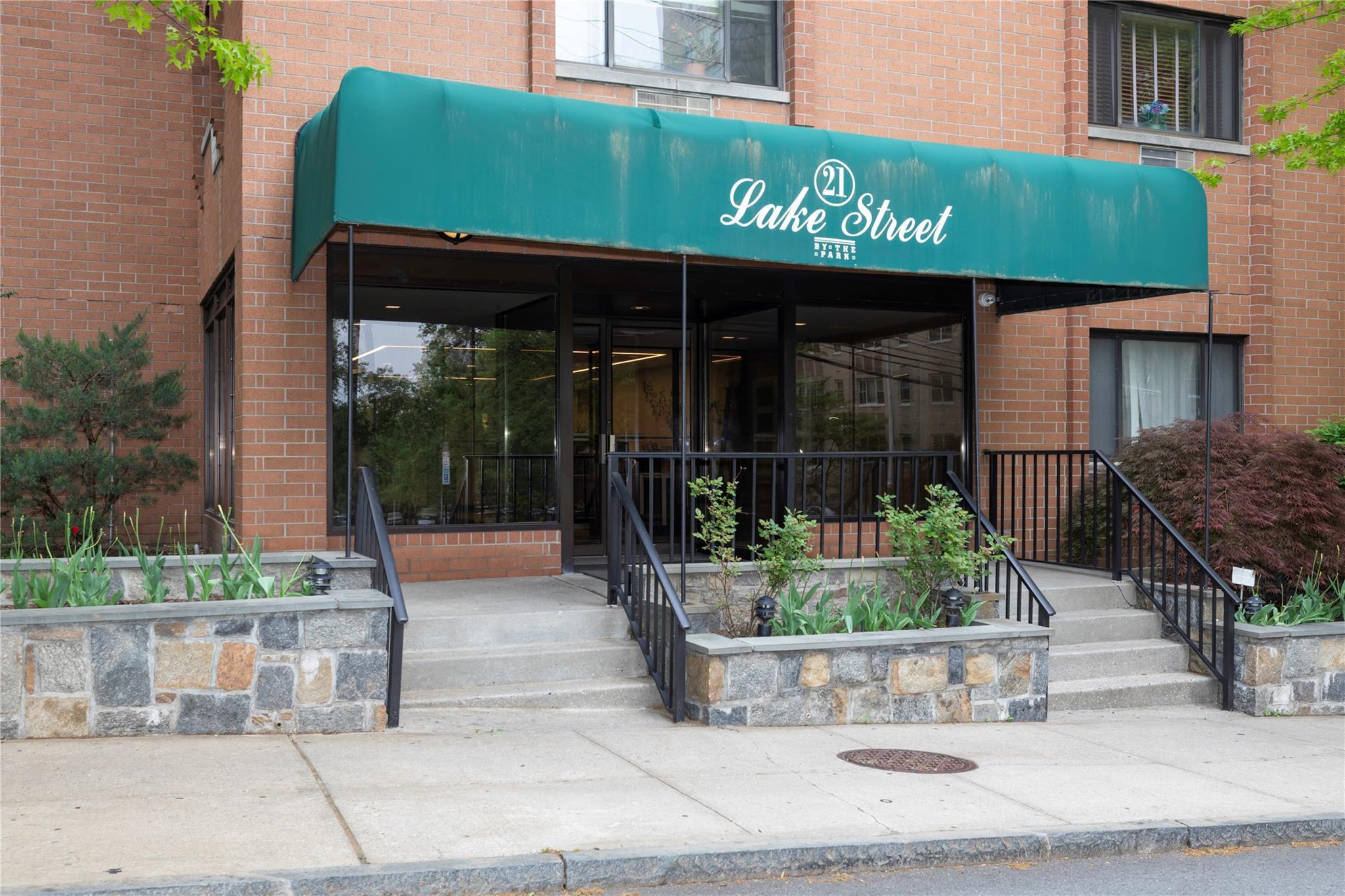 Property Photo: 21 Lake Street 6L NY 10603
