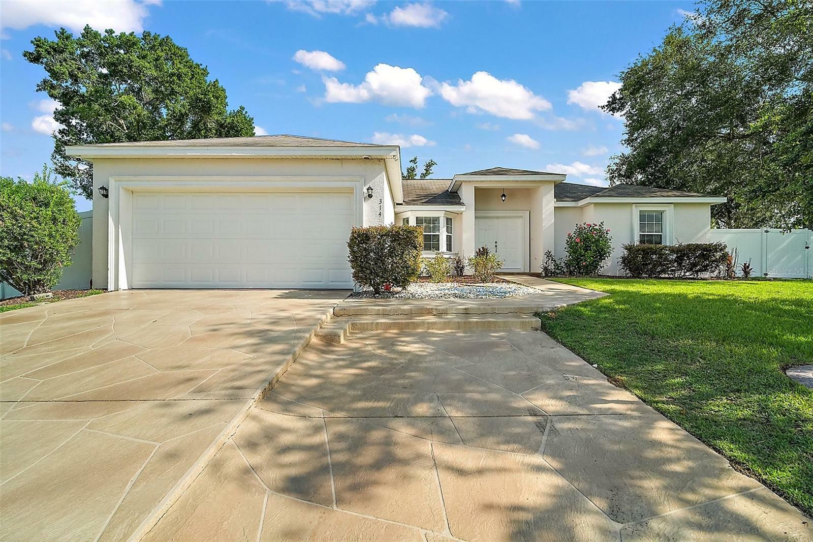 Property Photo: 314 Stone Castle Loop FL 32159