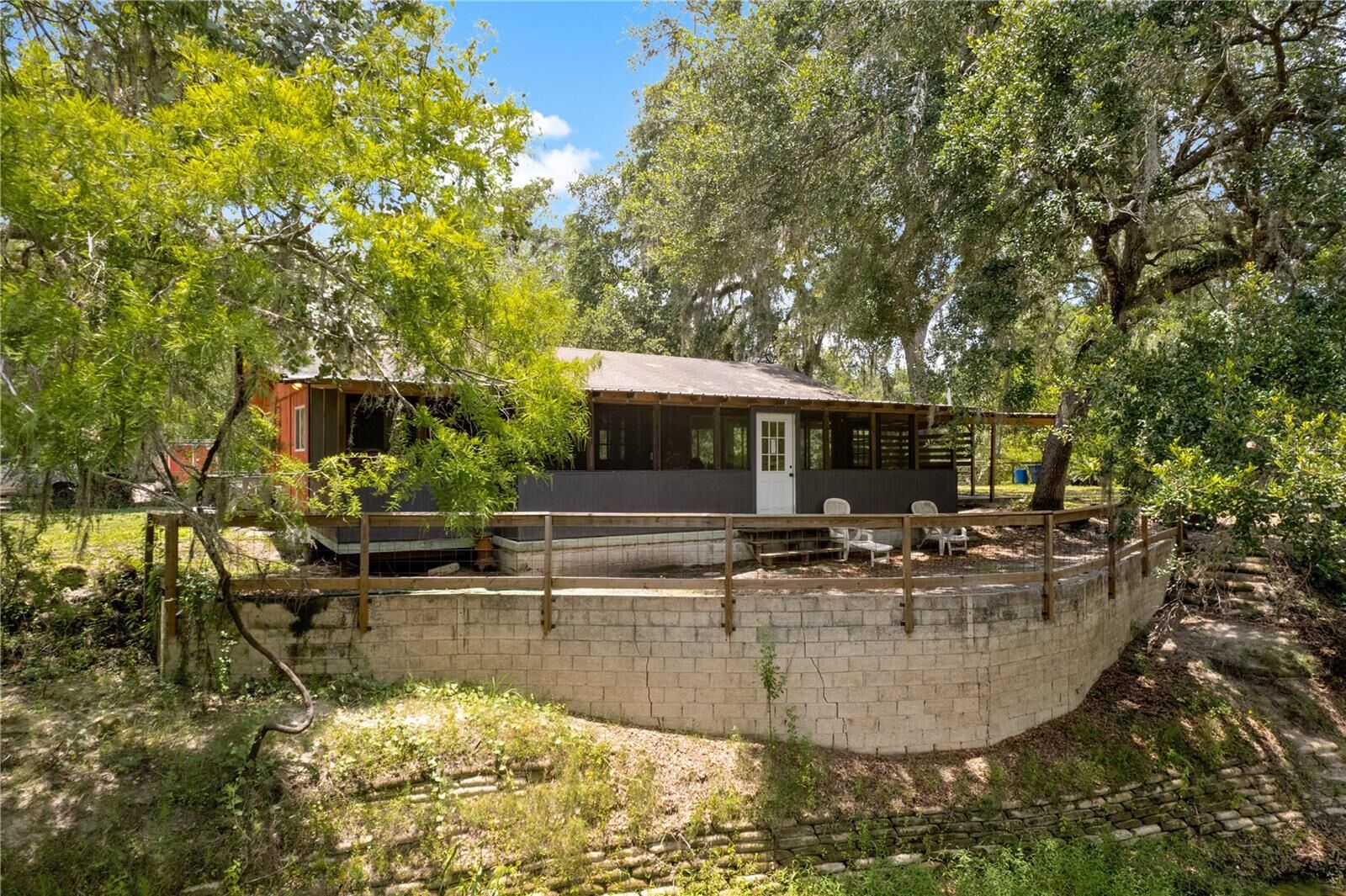 Property Photo:  6410 Amelia Lane  FL 33523 
