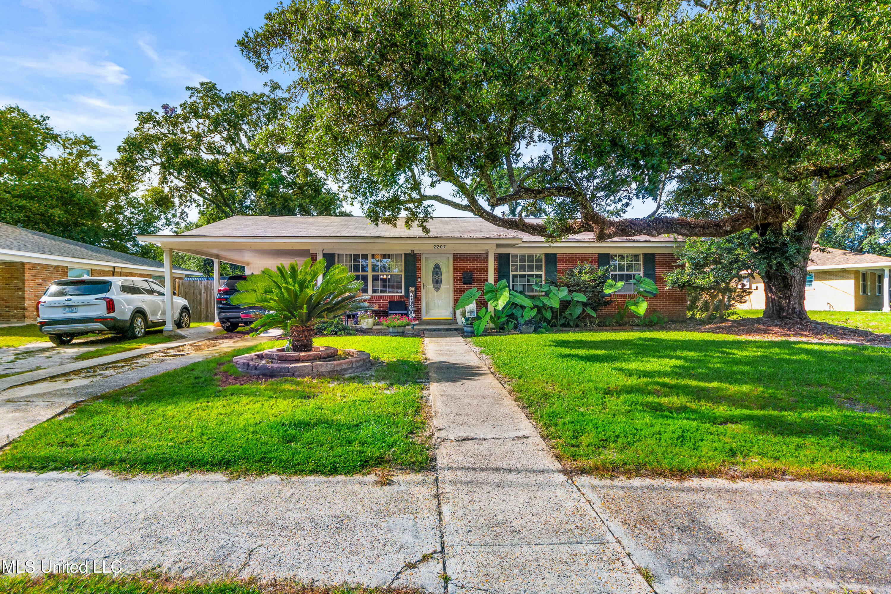 Property Photo:  2207 Gregory Boulevard  MS 39507 