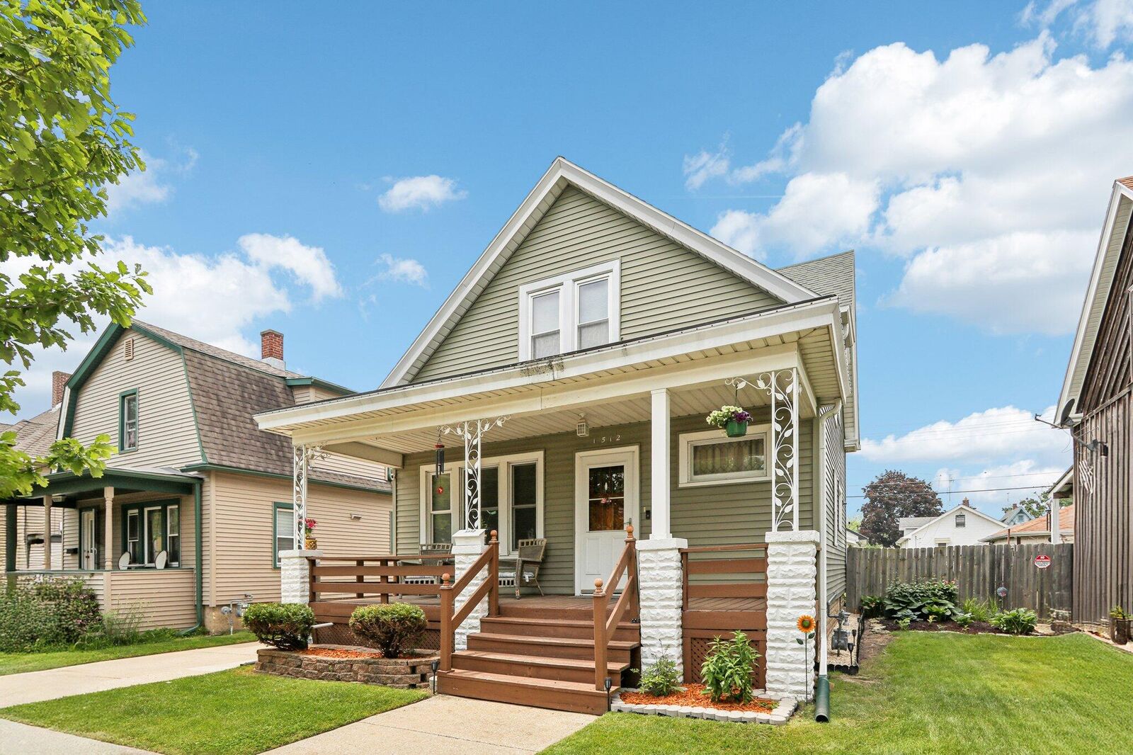 Property Photo: 1512 Grove Ave WI 53405