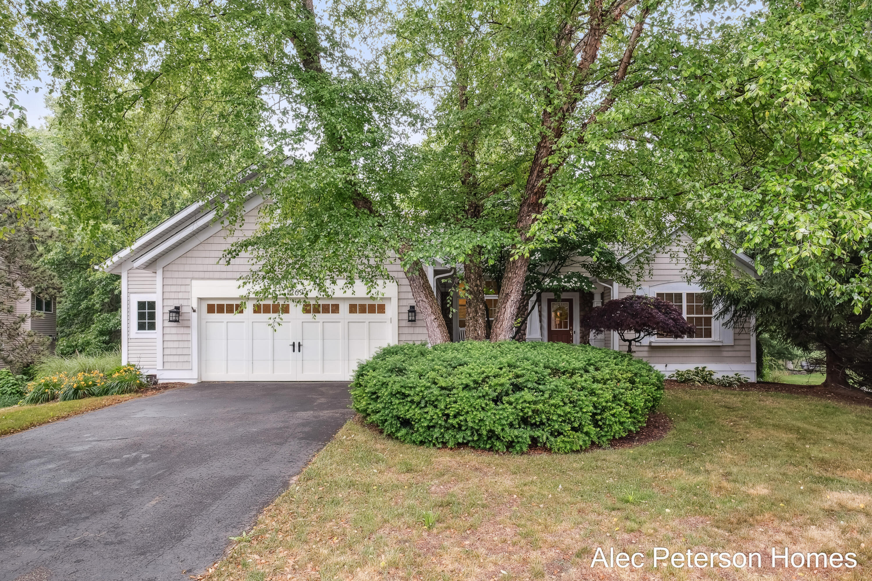 Property Photo:  1269 Bentwood Court  MI 49424 