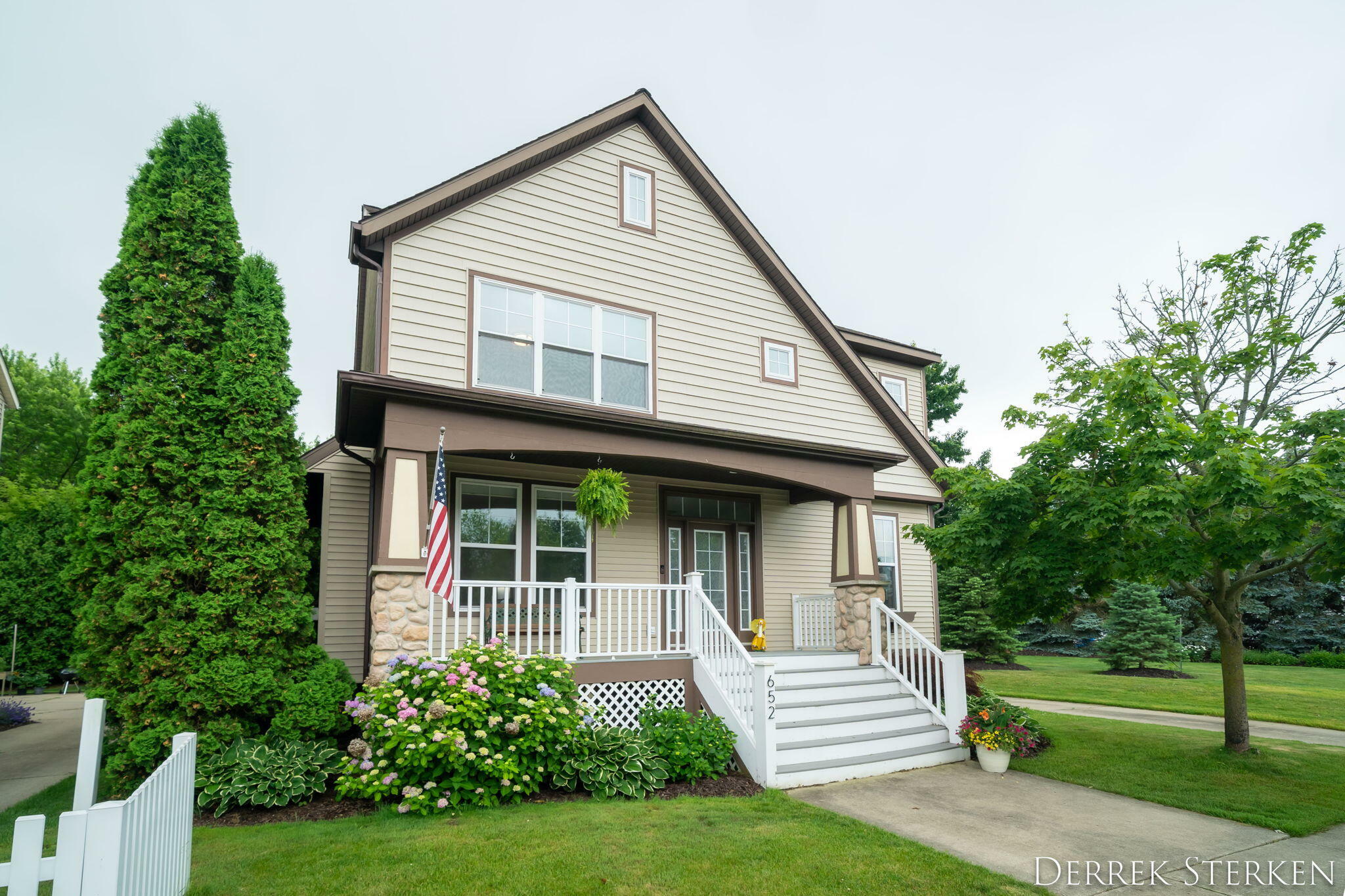 Property Photo: 652 Cedar Square Street MI 49423