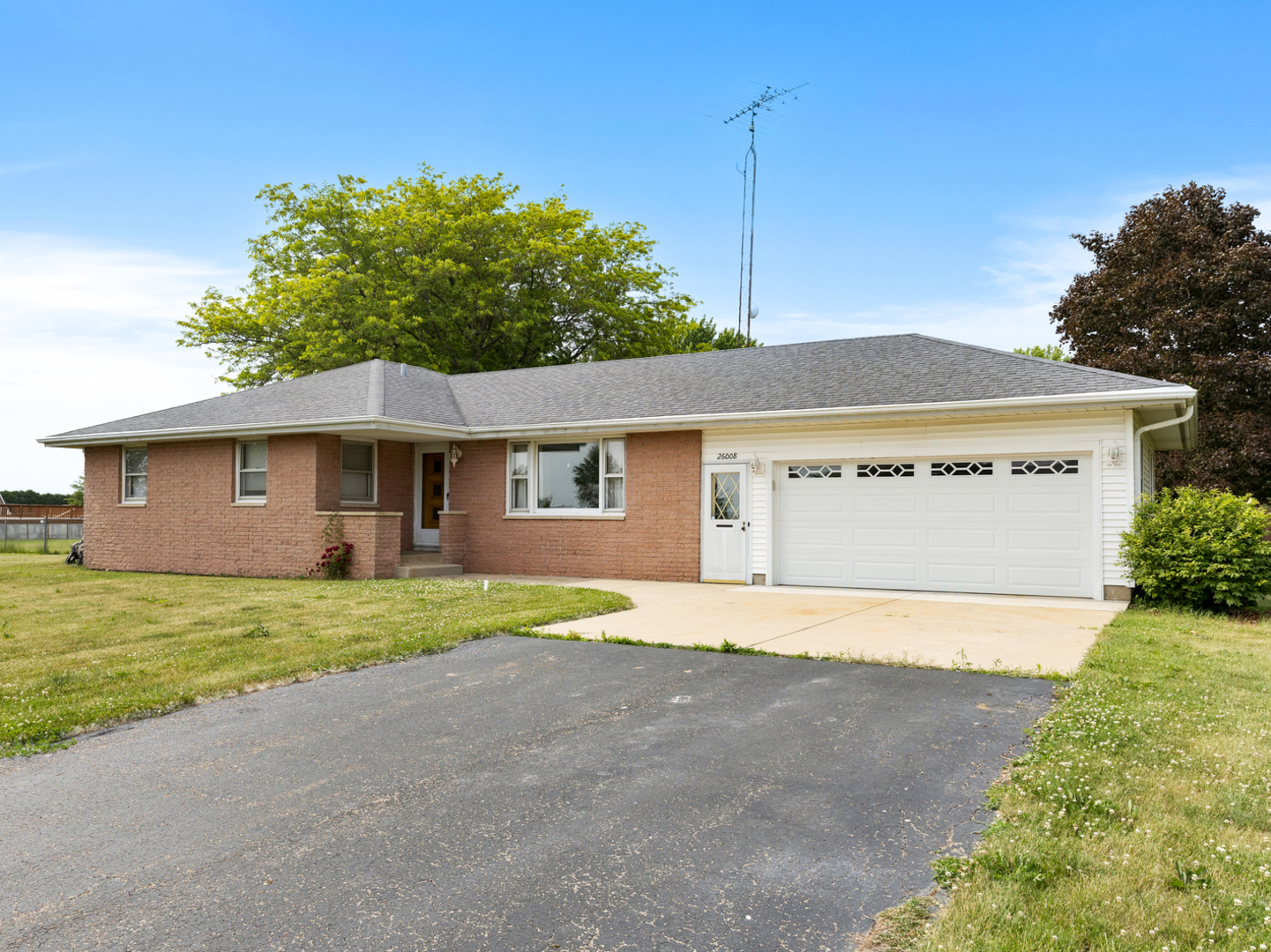 Property Photo: 26008 Helen Road IL 61038