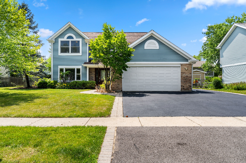Property Photo: 327 Old Country Way IL 60084