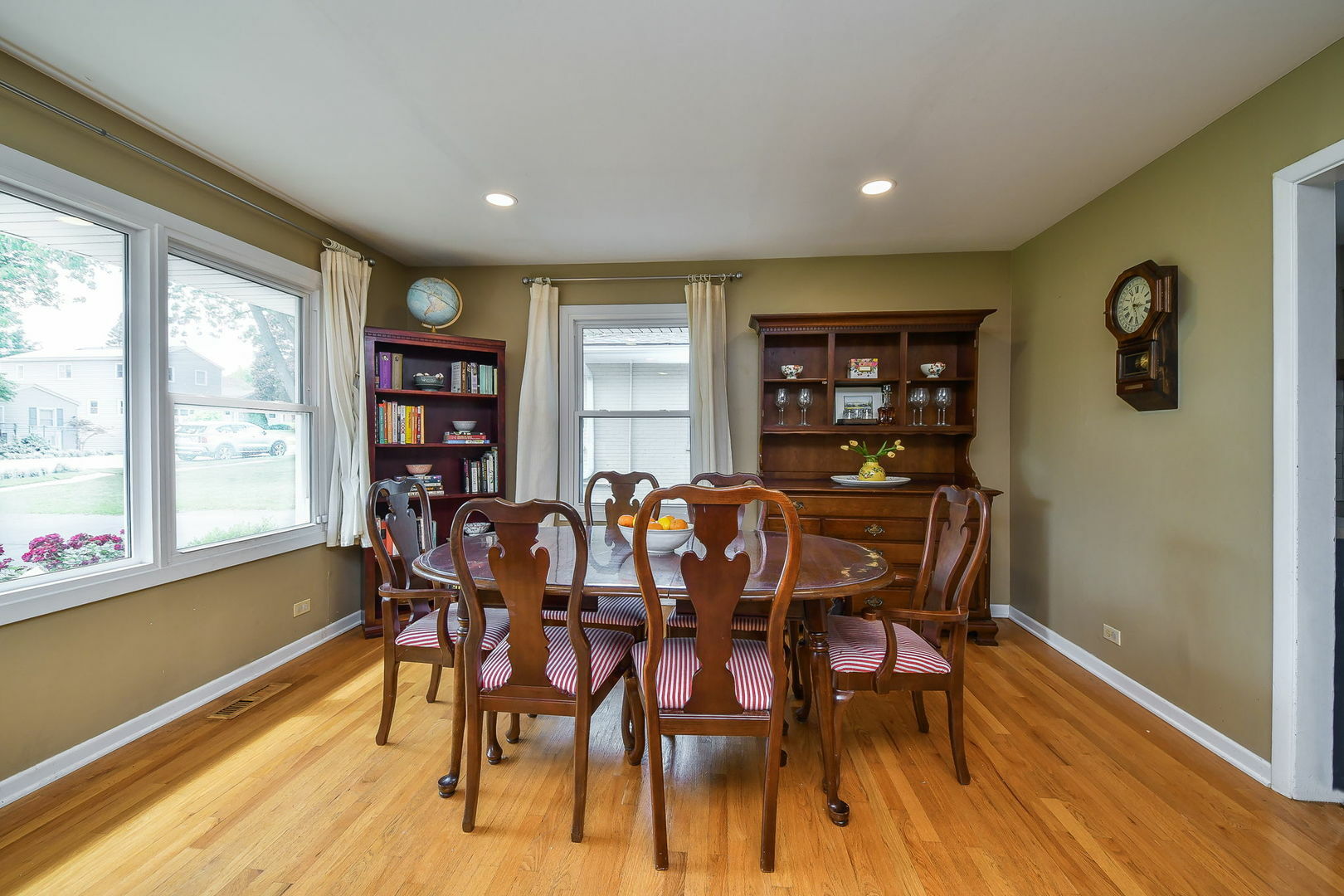 Property Photo: 131 N Pierce Avenue IL 60187