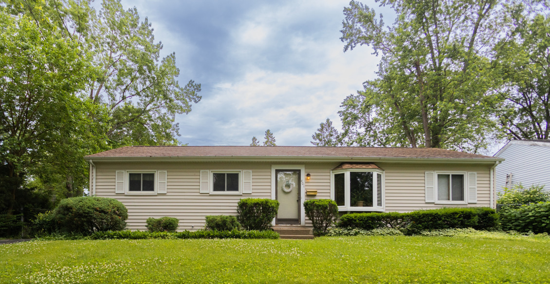 Property Photo:  401 Westmoreland Drive  IL 60061 