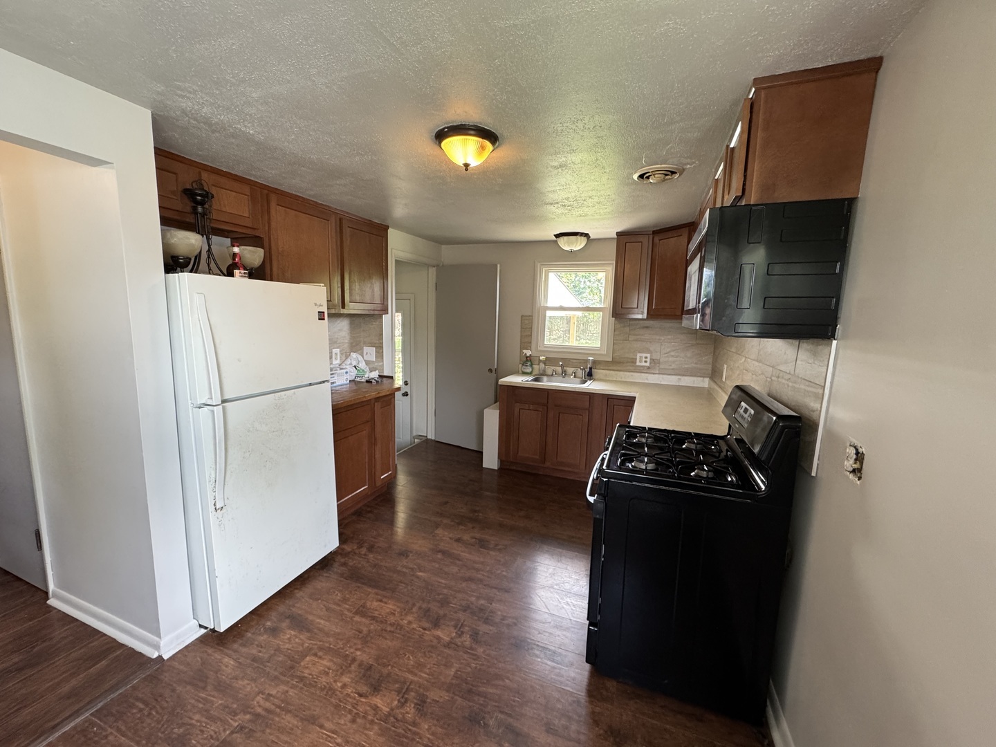 Property Photo:  225 Panama Avenue  IL 60140 