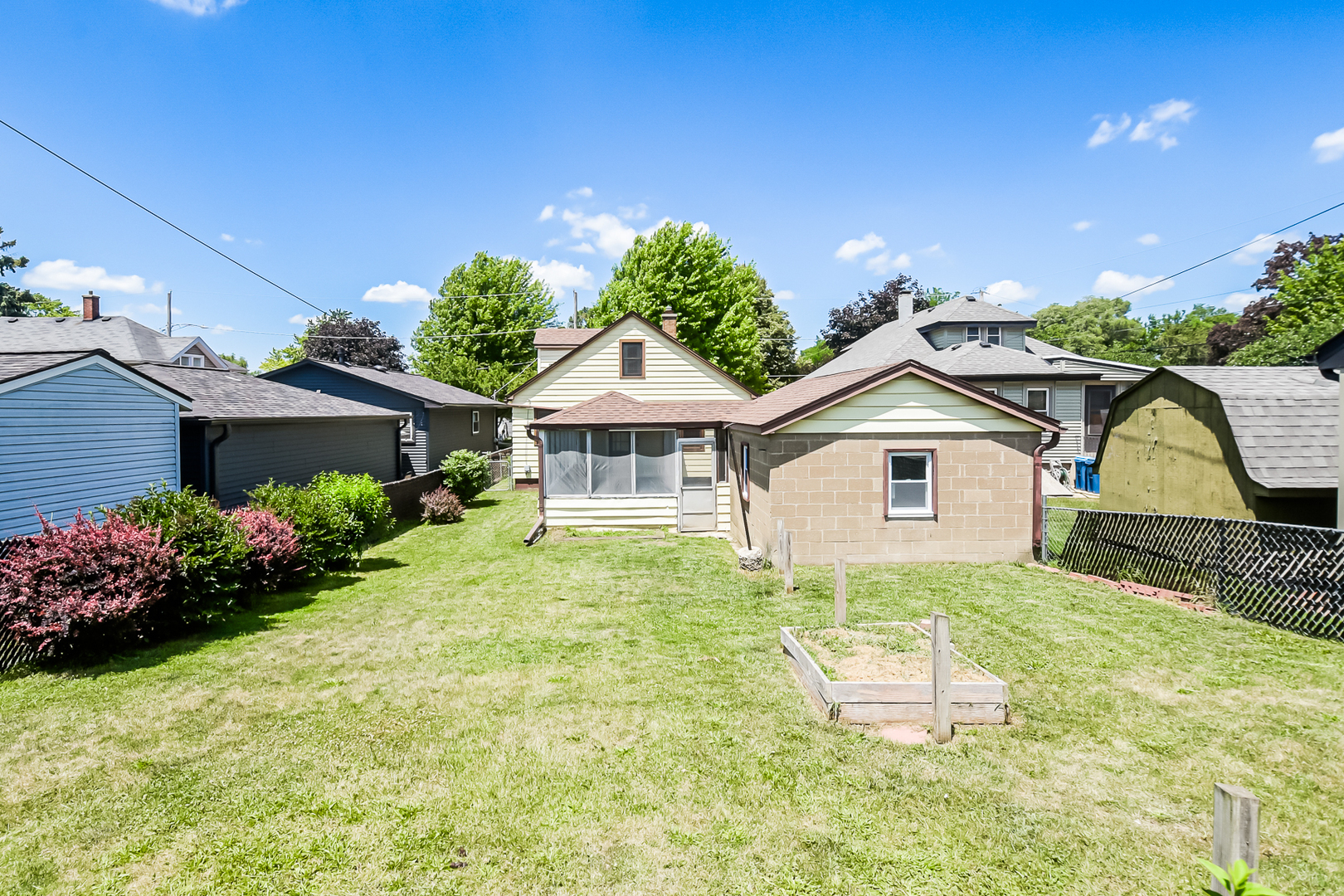 Property Photo: 904 Bowditch Avenue IL 60506