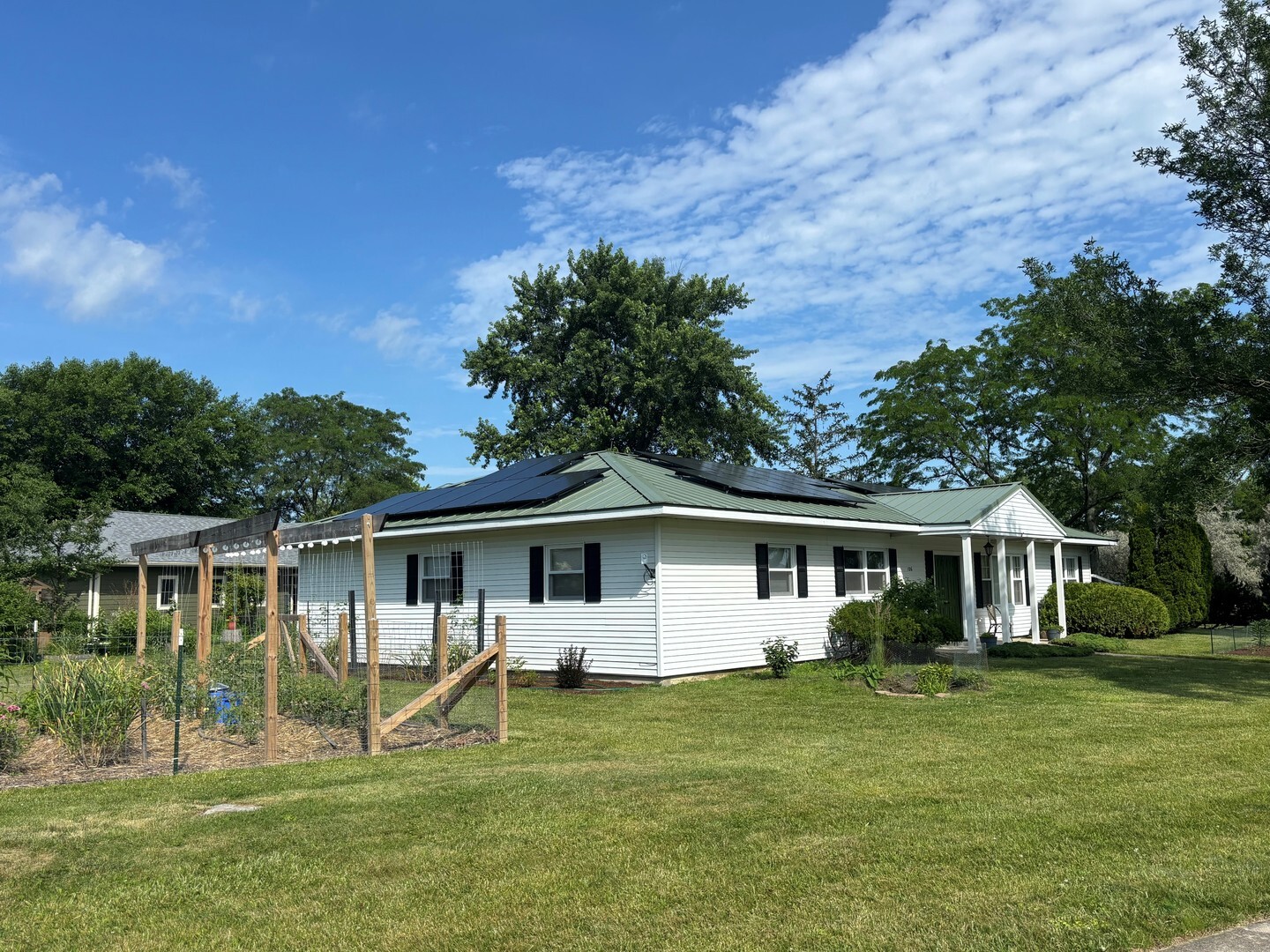 Property Photo: 126 Sun Street IL 60919