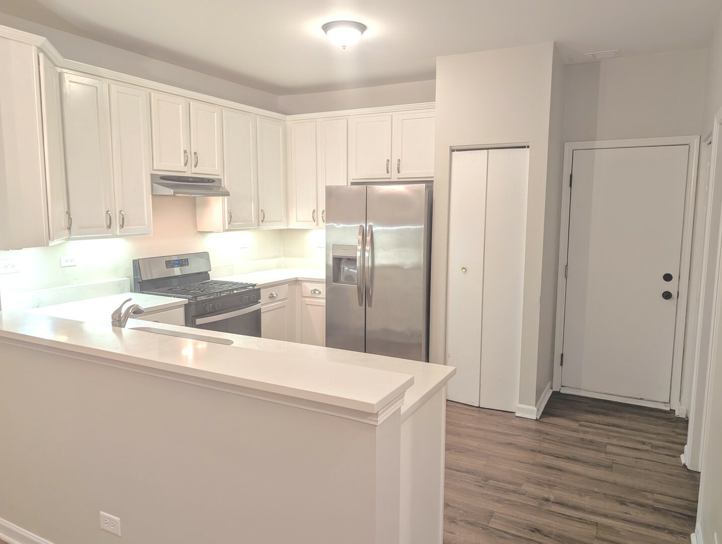 Property Photo:  261 Springbrook Trail  IL 60543 