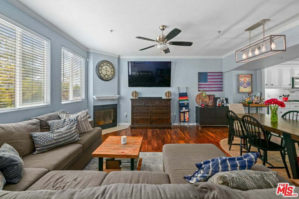 Property Photo: 222 W Imperial Avenue 3 CA 90245