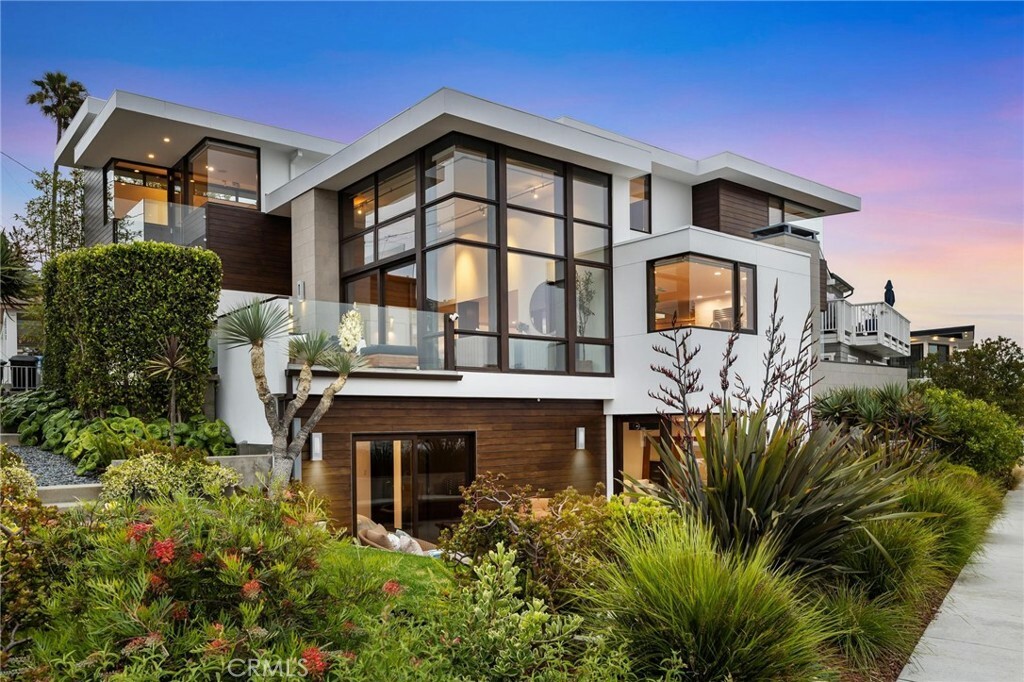 Property Photo: 2114 Manhattan Ave CA 90254