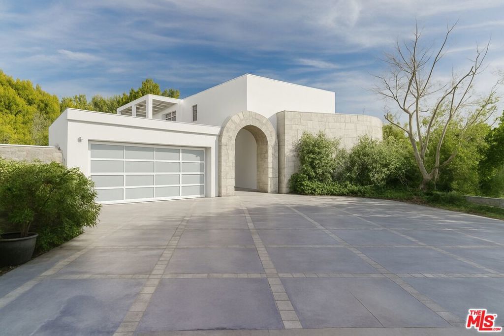 Property Photo:  1111 Bel Air Place  CA 90077 