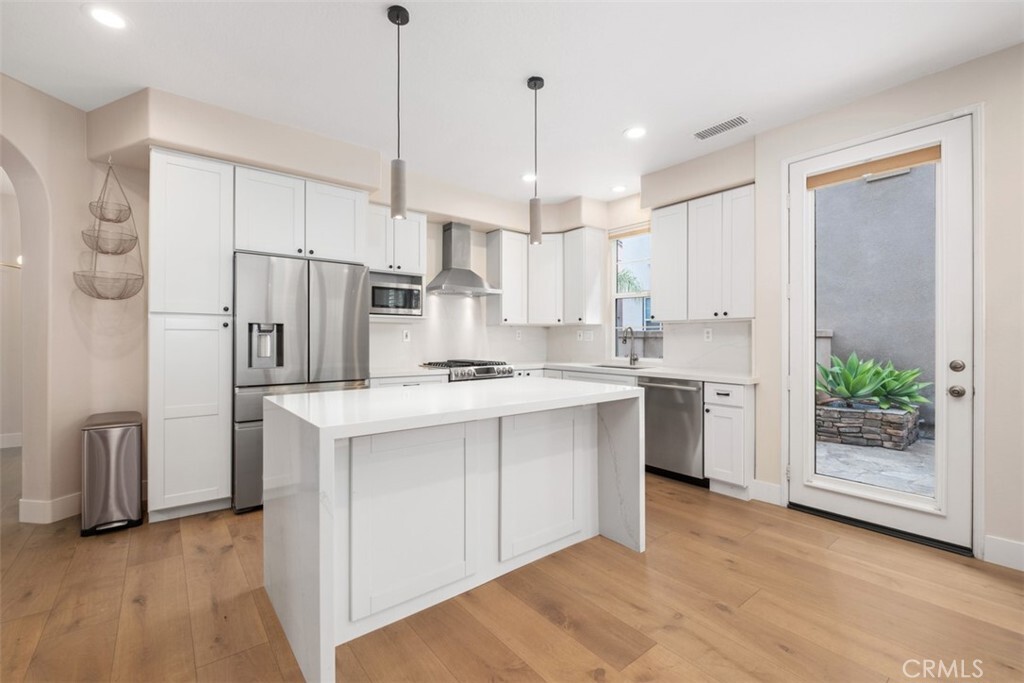 Property Photo: 218 Tall Oak CA 92603