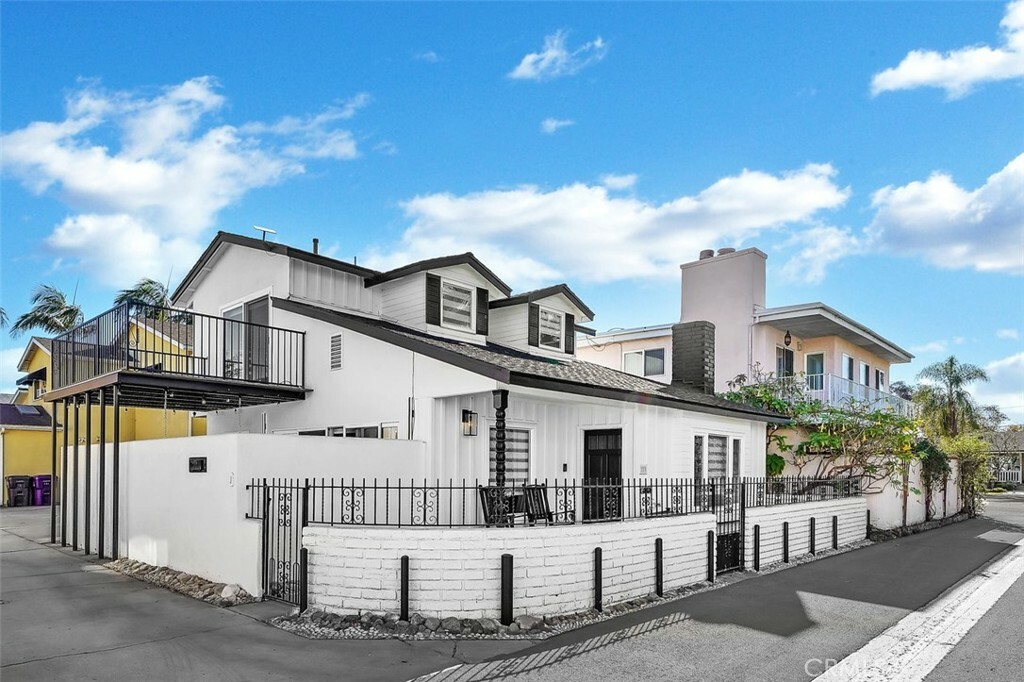 Property Photo: 333 La Verne Avenue CA 90803