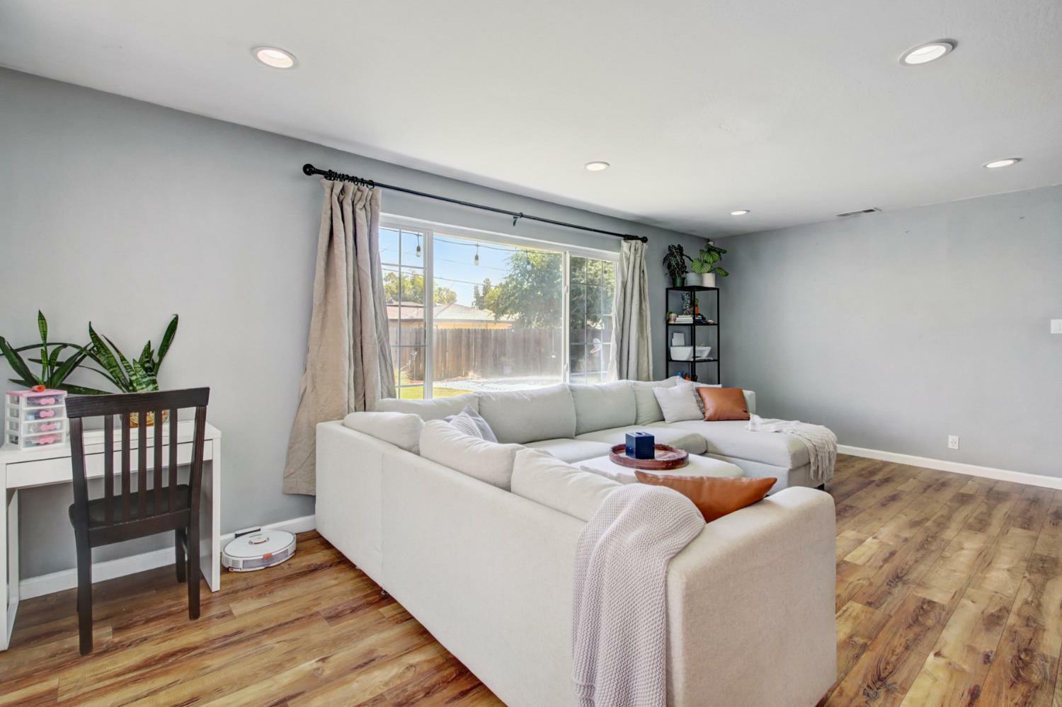Property Photo: 2166 Sarazen Avenue CA 95822