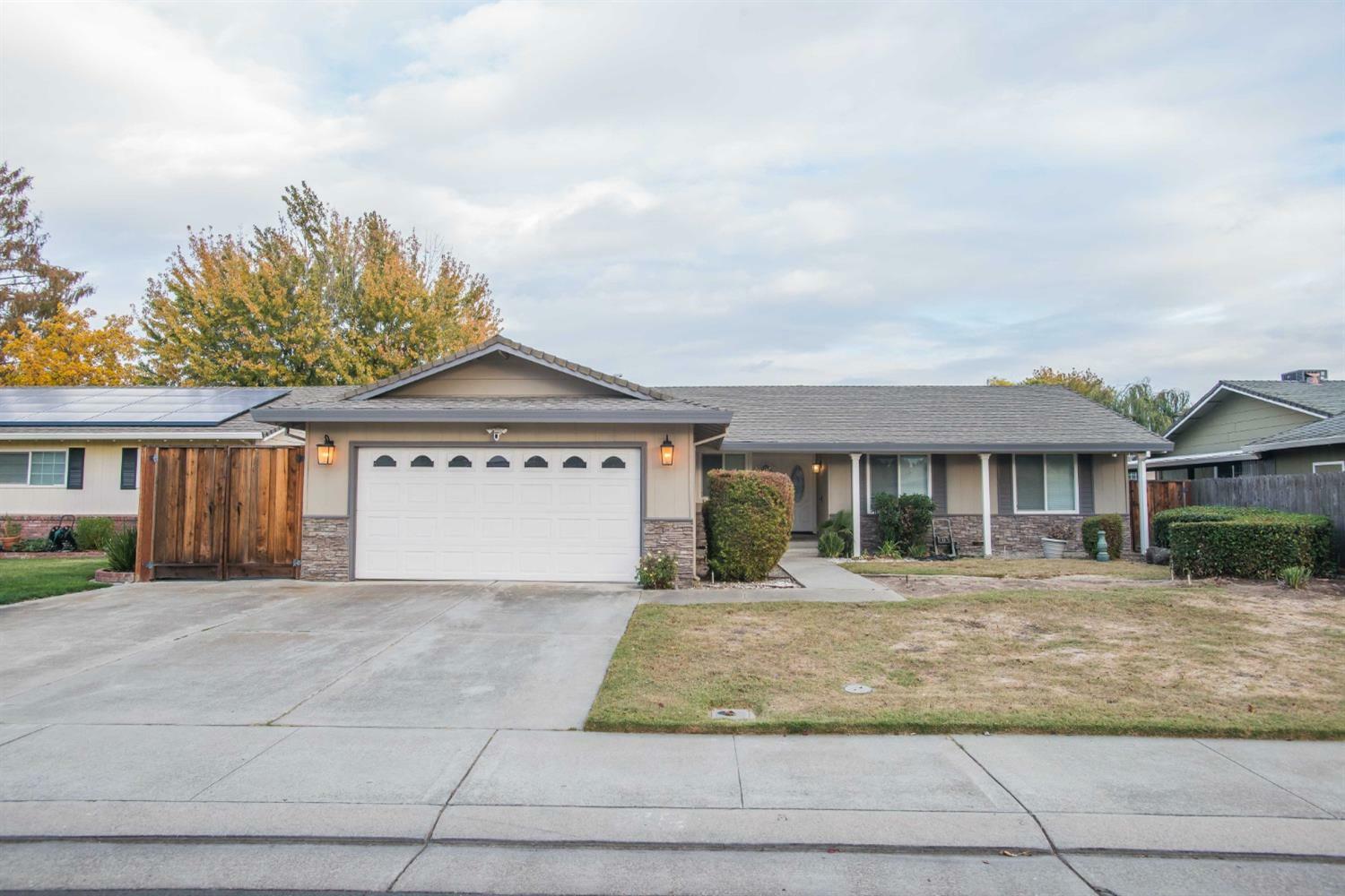 Property Photo: 7512 Richland Way CA 95207