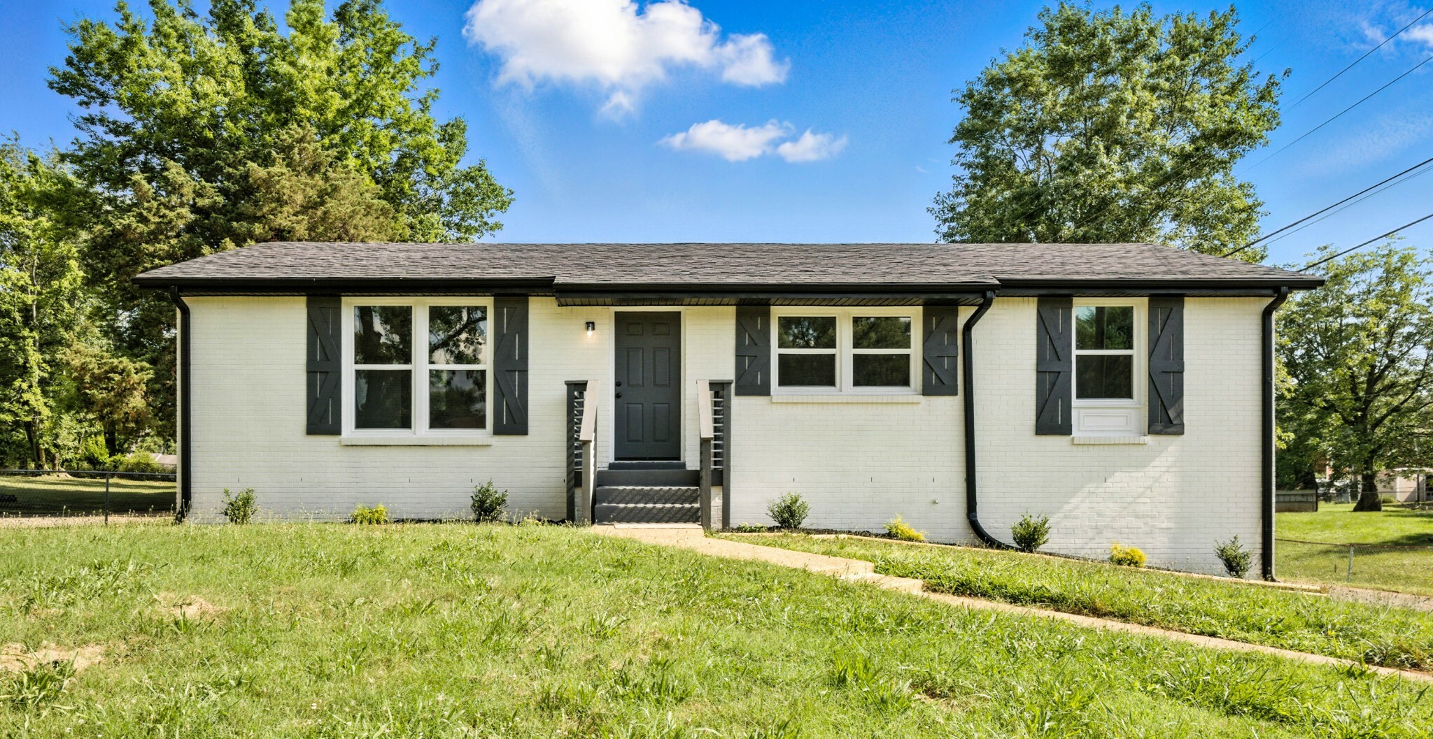 Property Photo: 404 Lisle Dr TN 37042