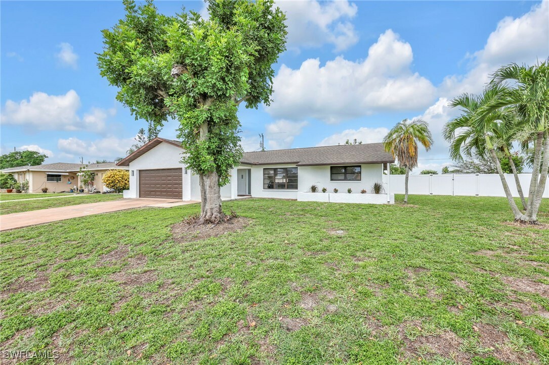 Property Photo: 1506 SE 42nd Street FL 33904