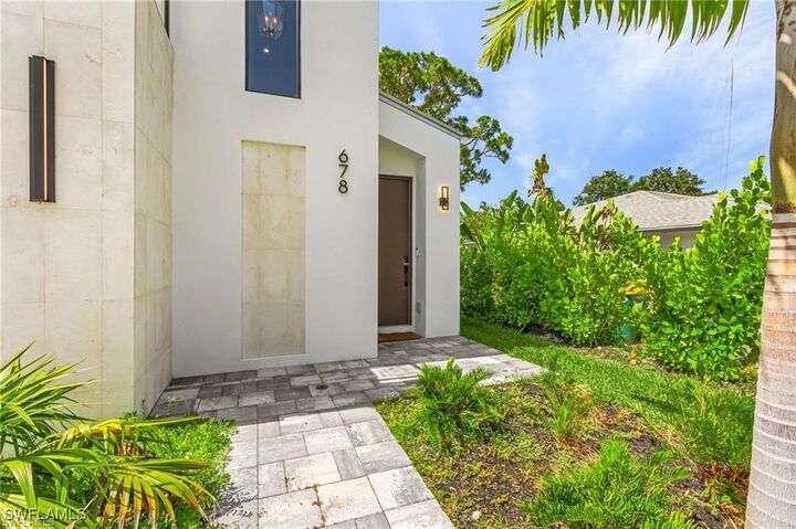 Property Photo:  678 95th Avenue N  FL 34108 