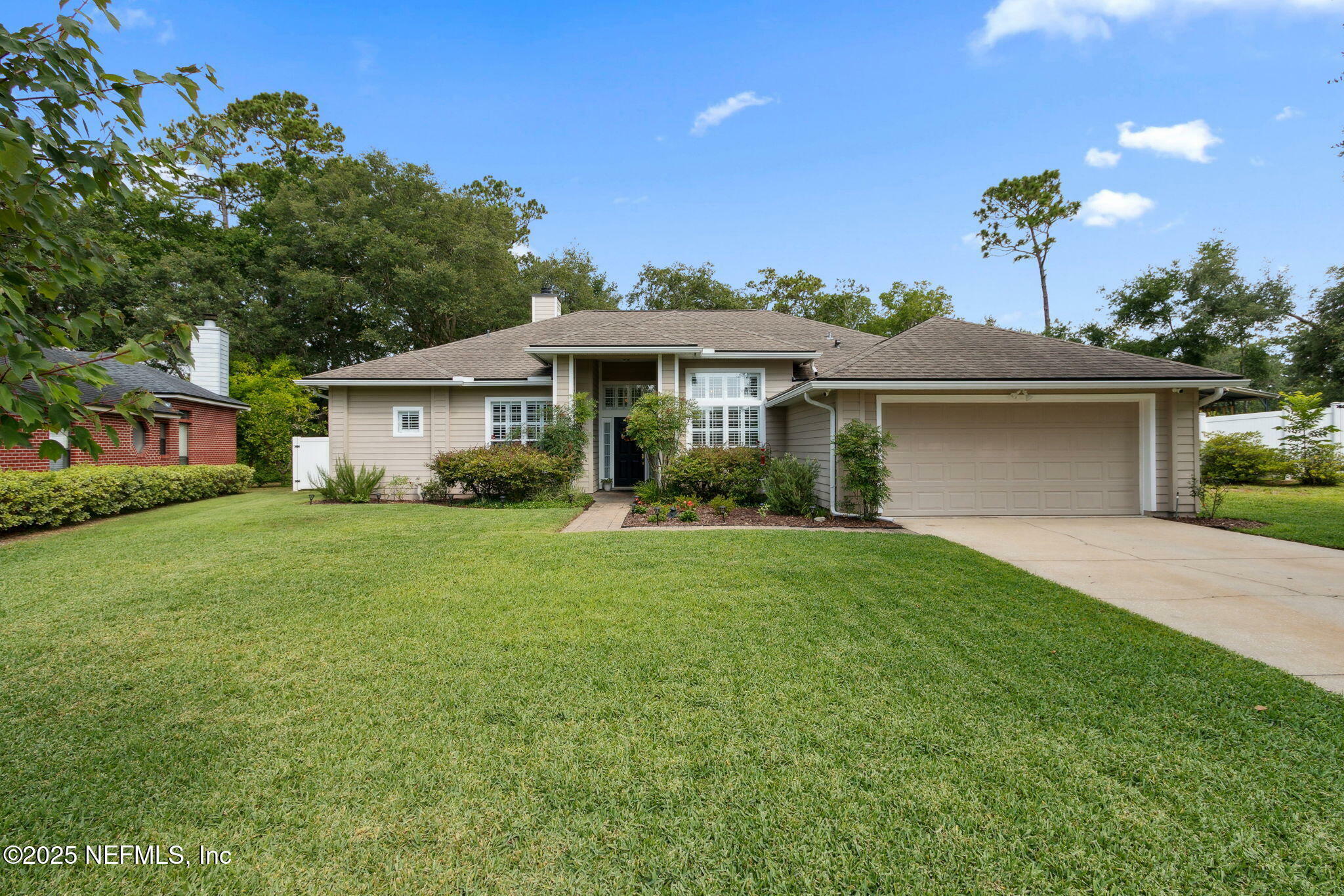 Property Photo: 1925 Wages Way FL 32218