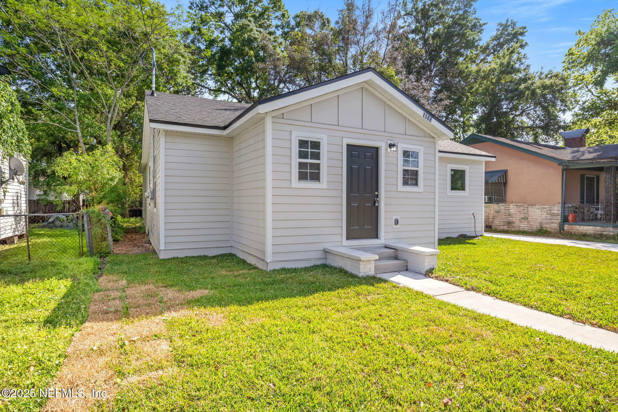 Property Photo: 1588 W 15th Street FL 32209