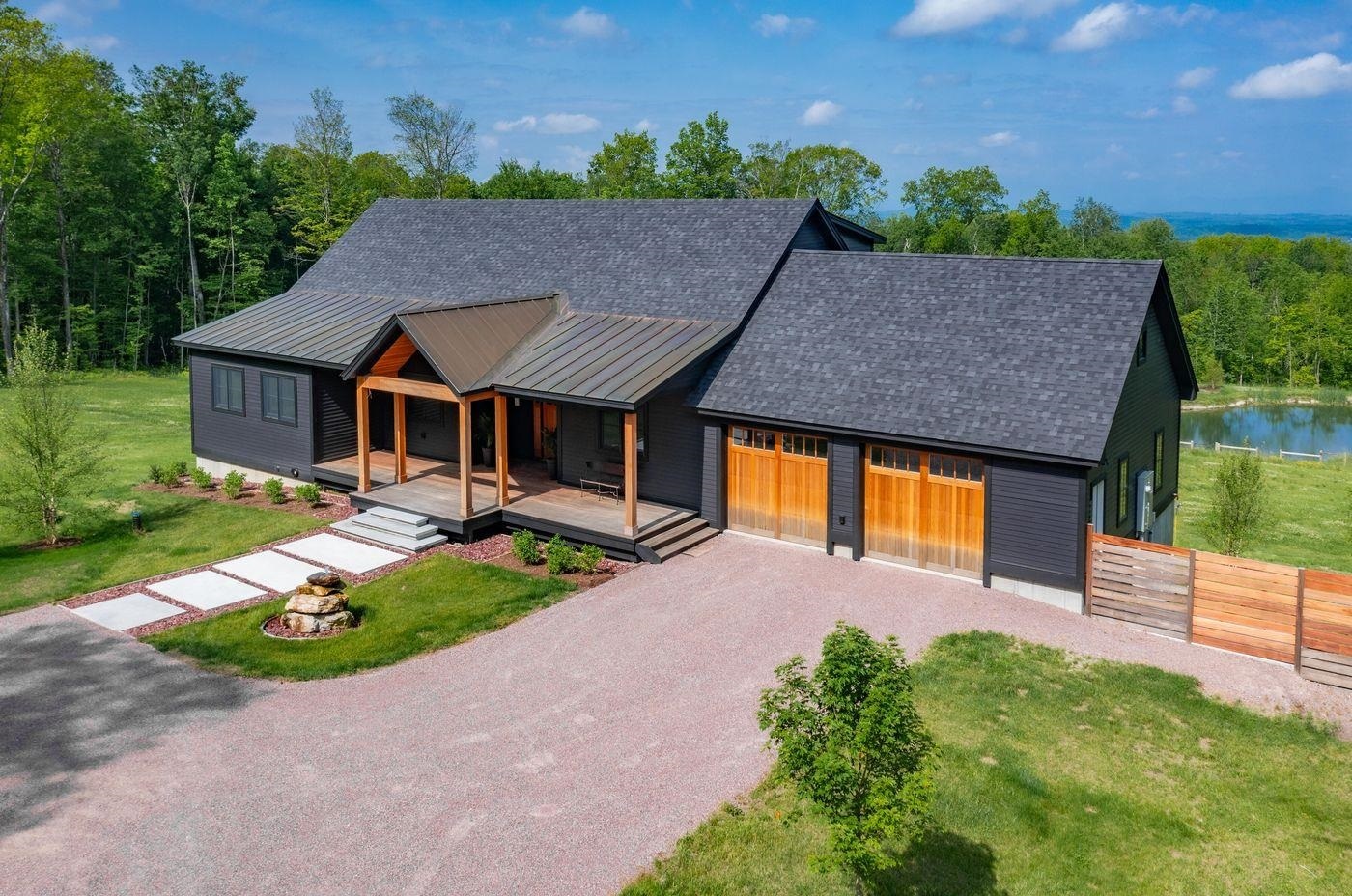 Property Photo: 832 Lincoln Hill Road VT 05461-0000