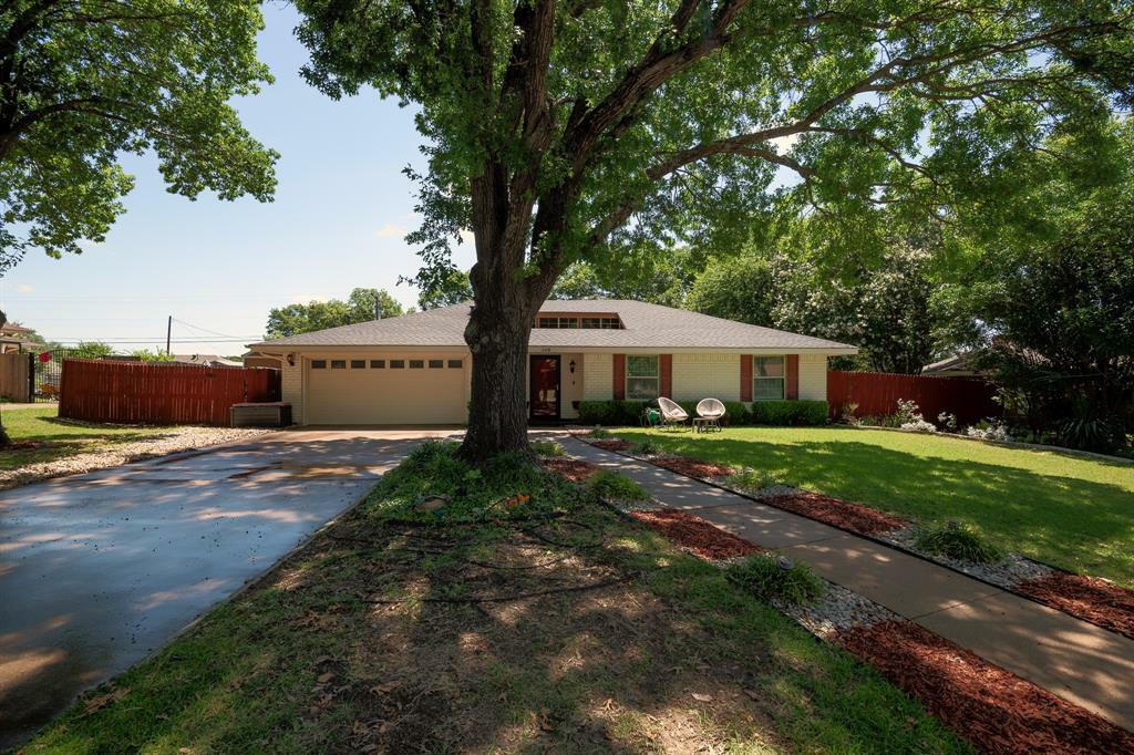Property Photo: 148 Hillside Lane TX 75115