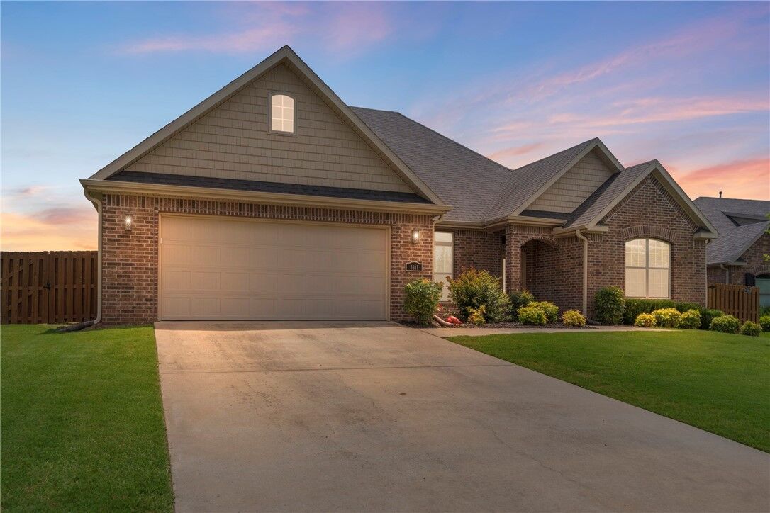 Property Photo:  5911 S 66th Street  AR 72718 