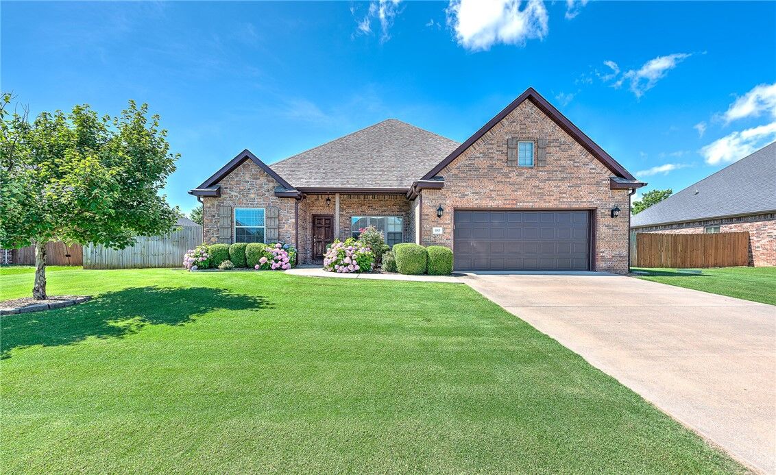 Property Photo:  1917 Florence Avenue  AR 72745 