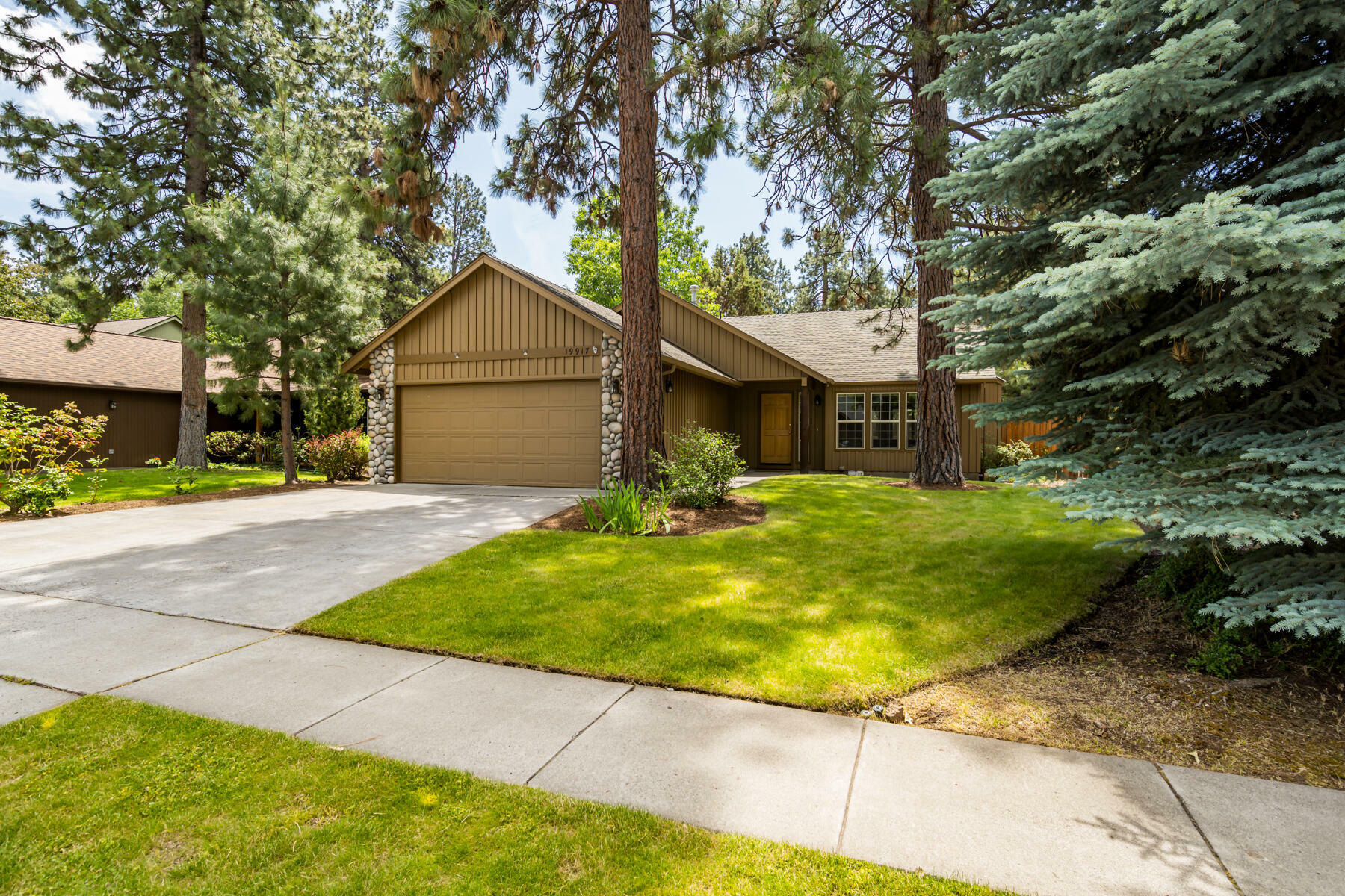 Property Photo: 19917 Antler Point Drive OR 97702