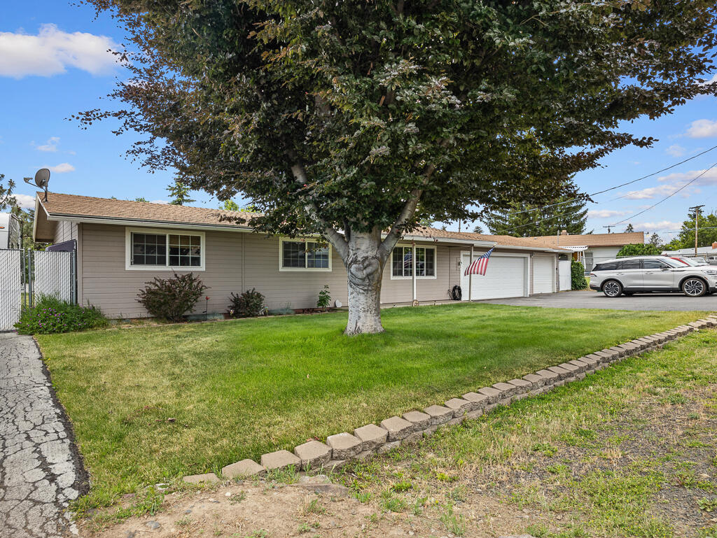Property Photo: 2780 Windsor Avenue OR 97603