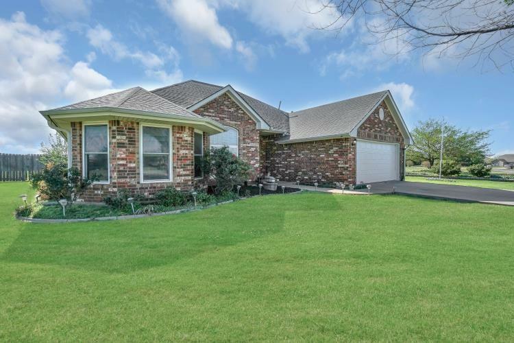 Property Photo: 2 Havenshire Circle OK 73505