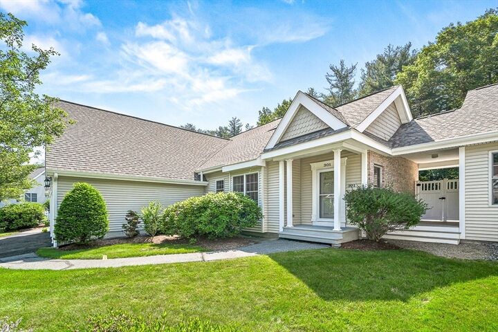 Property Photo:  301 Diane Cir 301  MA 01834 