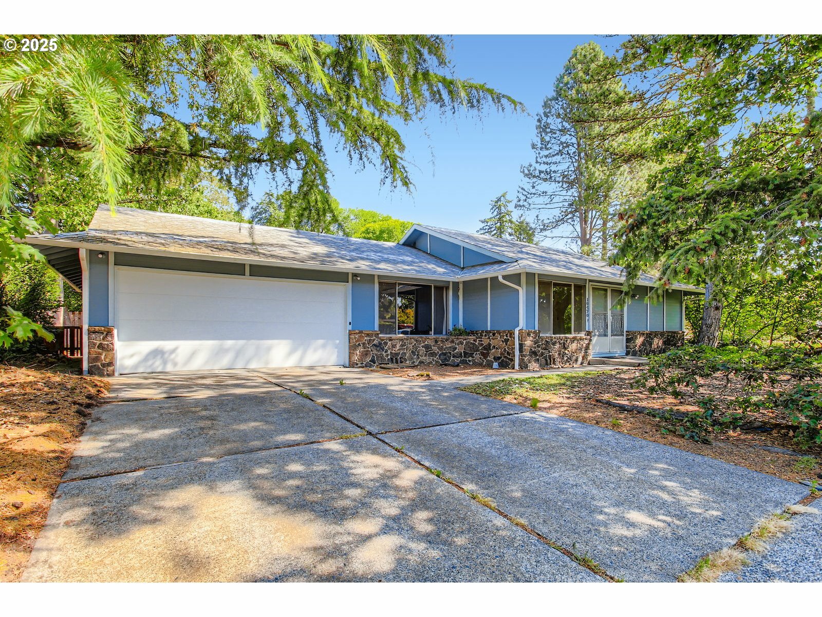 Property Photo: 16470 SE Sterling Cir OR 97267