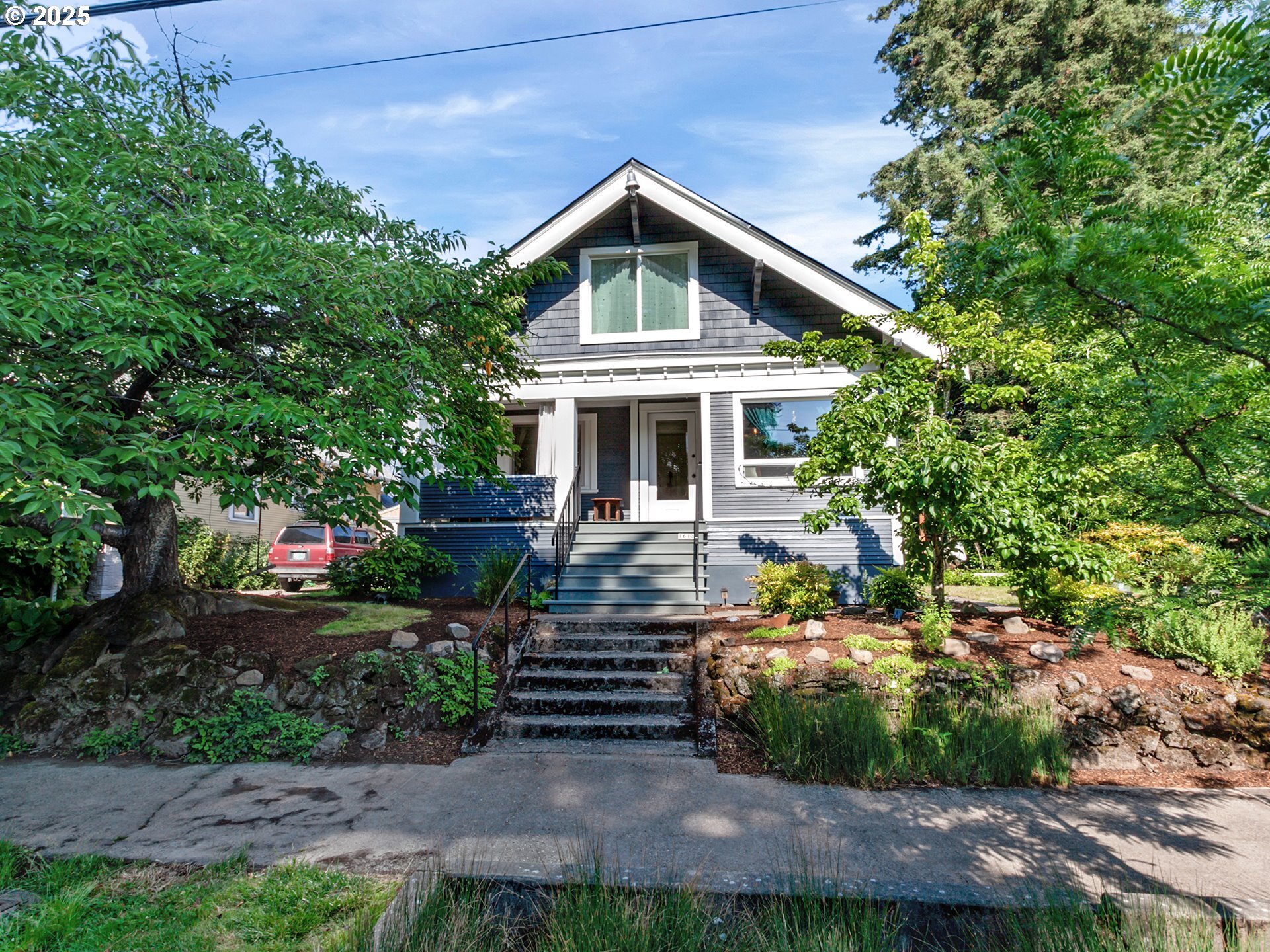 Property Photo: 1630 SE 46th Ave OR 97215