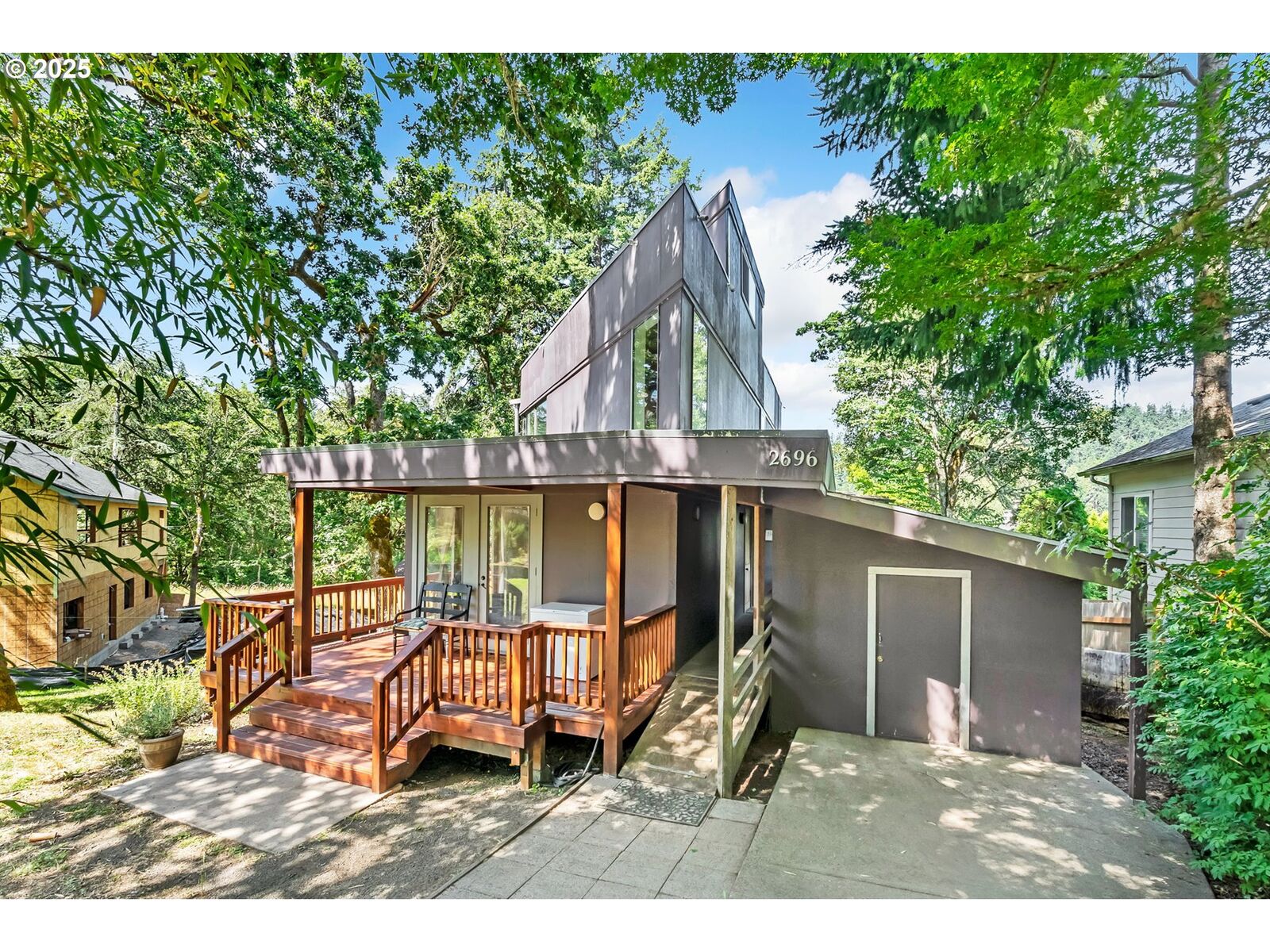 Property Photo:  2696 Moon Mountain Dr  OR 97403 