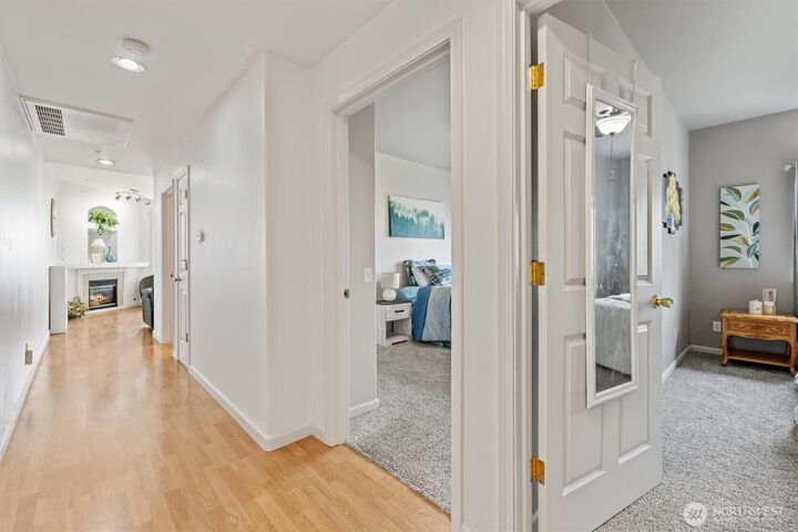 Property Photo:  2420  Grand Avenue 103  WA 98201 