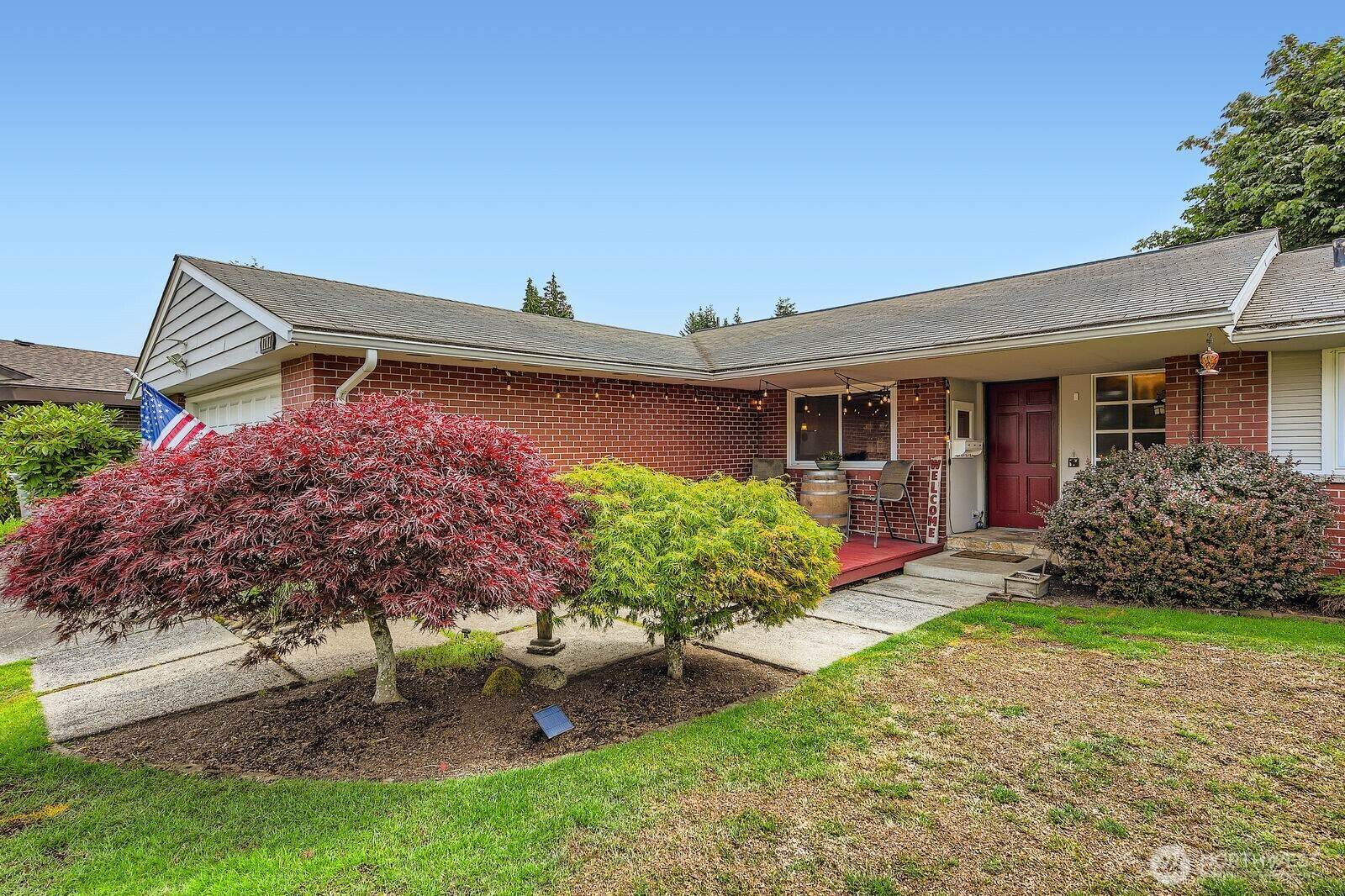 Property Photo: 1717 Lincoln Court SE WA 98055